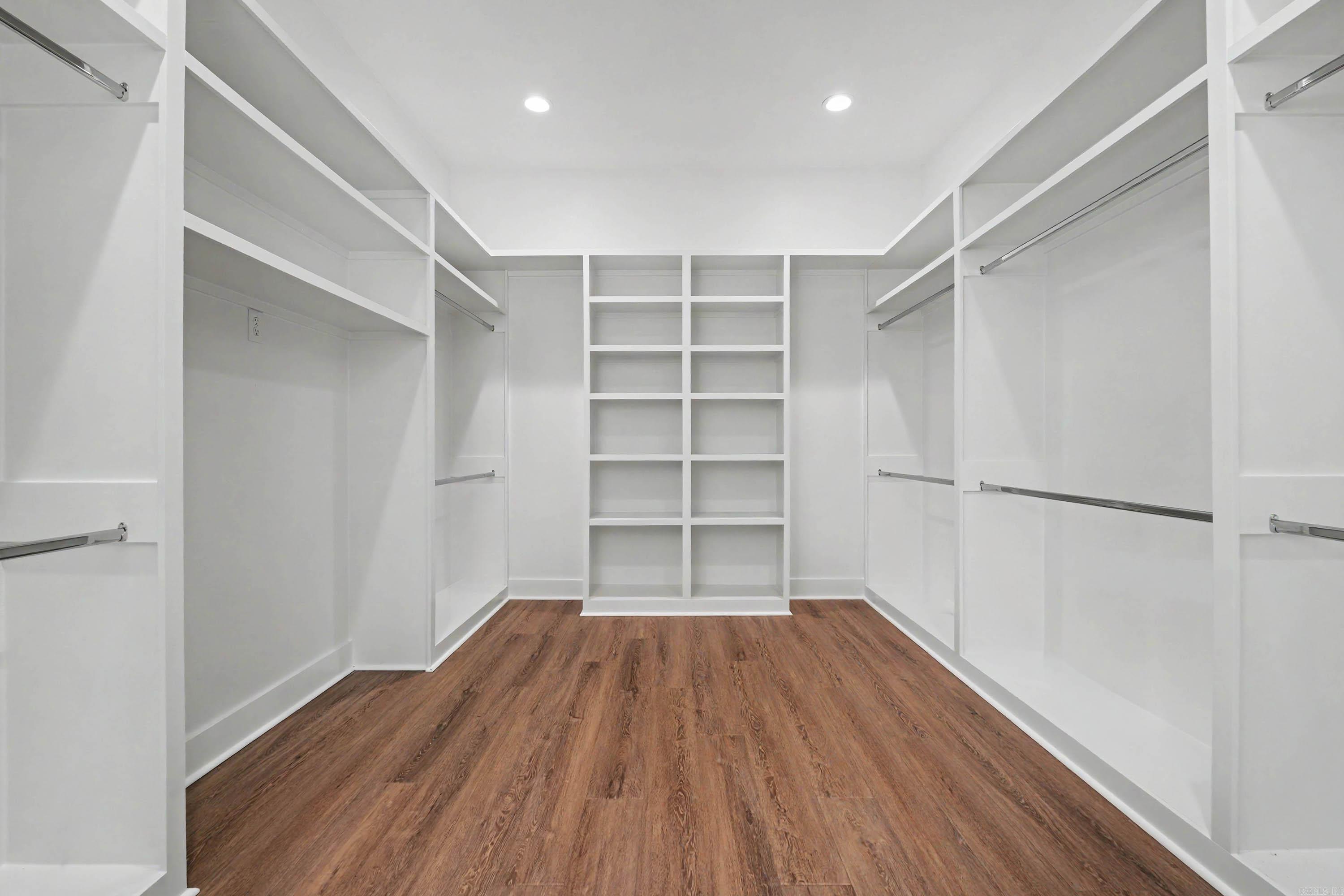LANDS END - Residential