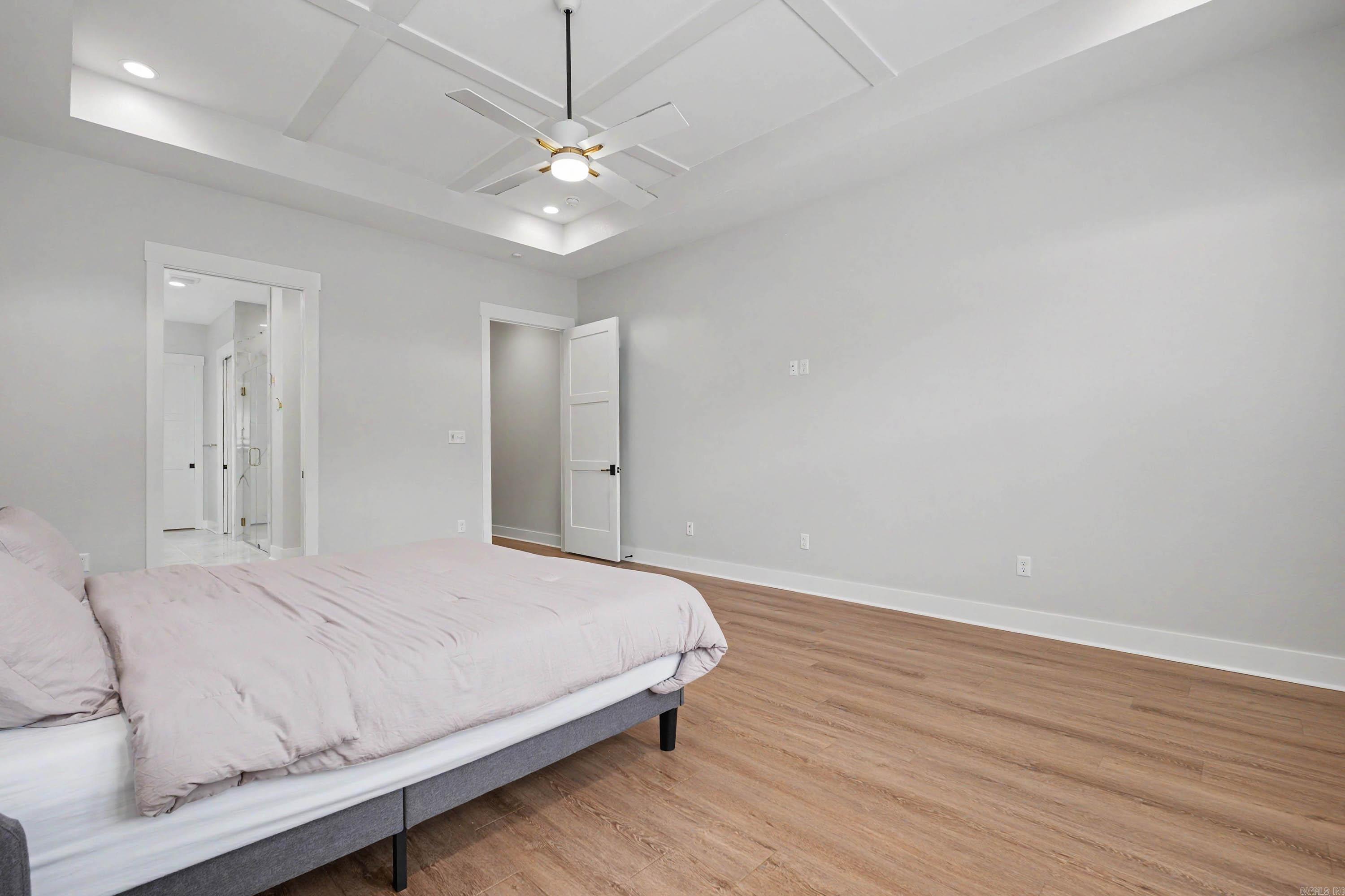 LANDS END - Residential