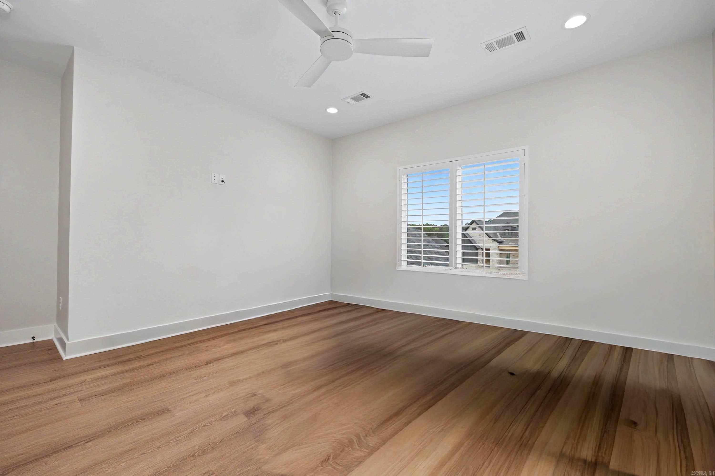 LANDS END - Residential