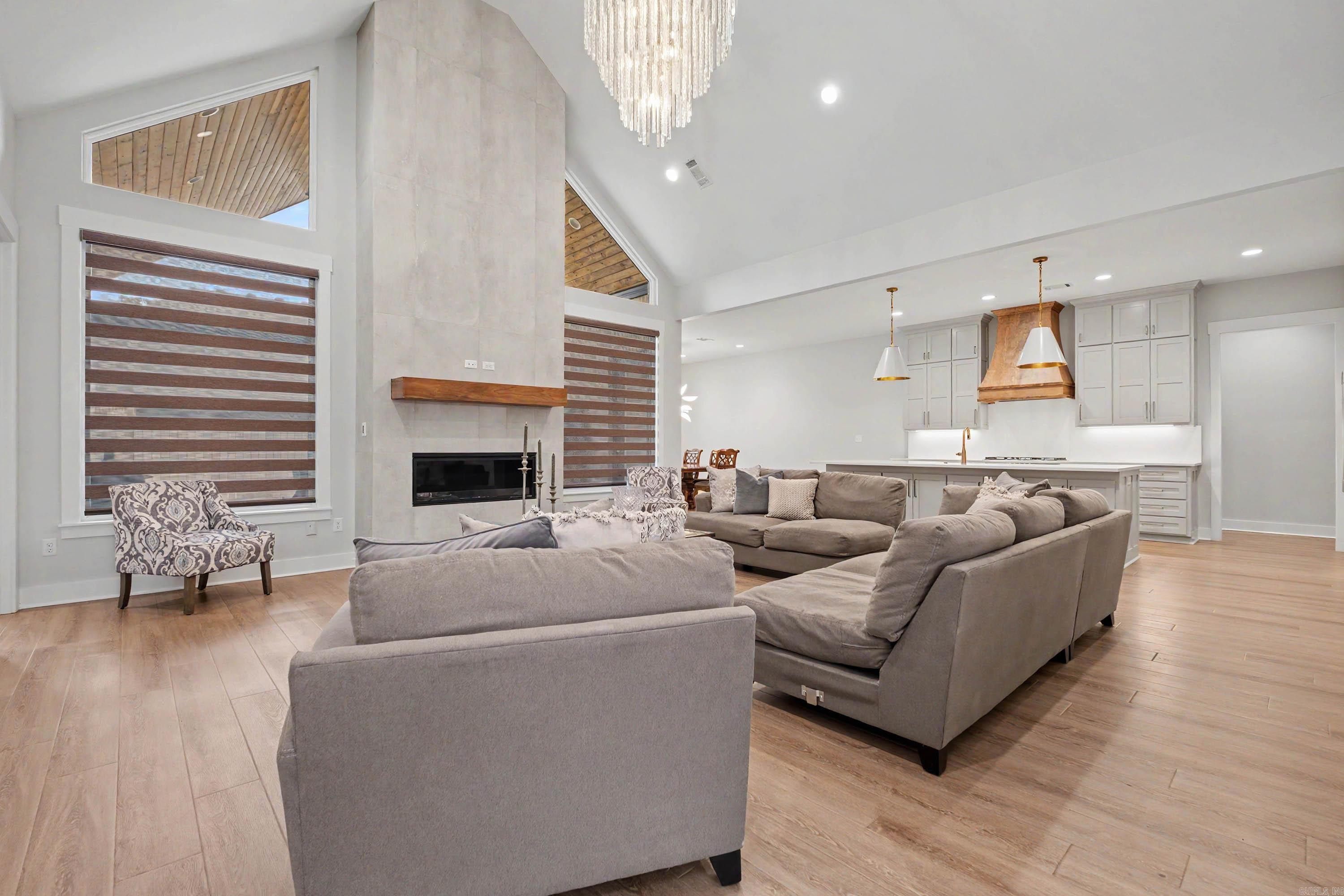 LANDS END - Residential