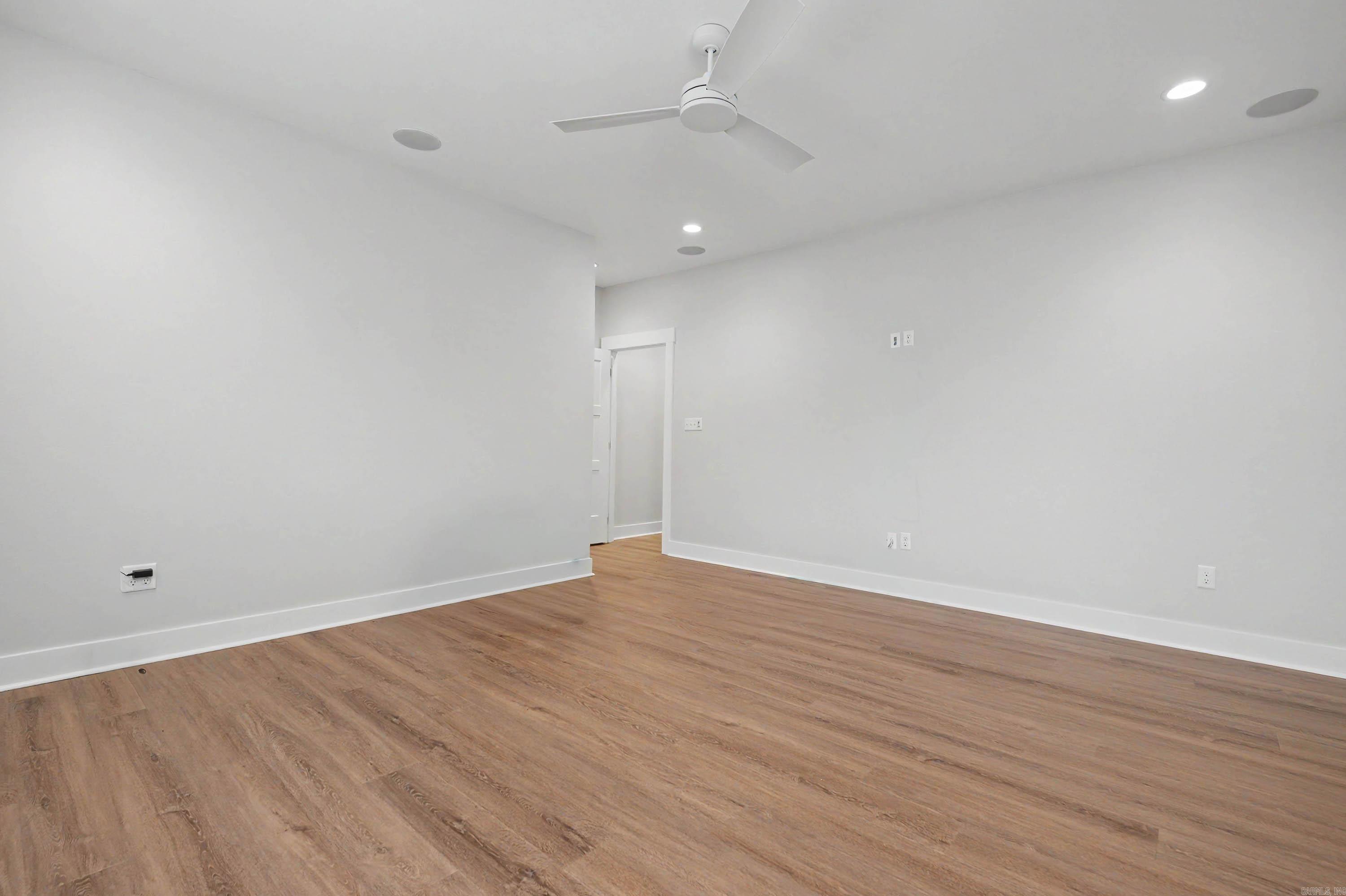 LANDS END - Residential