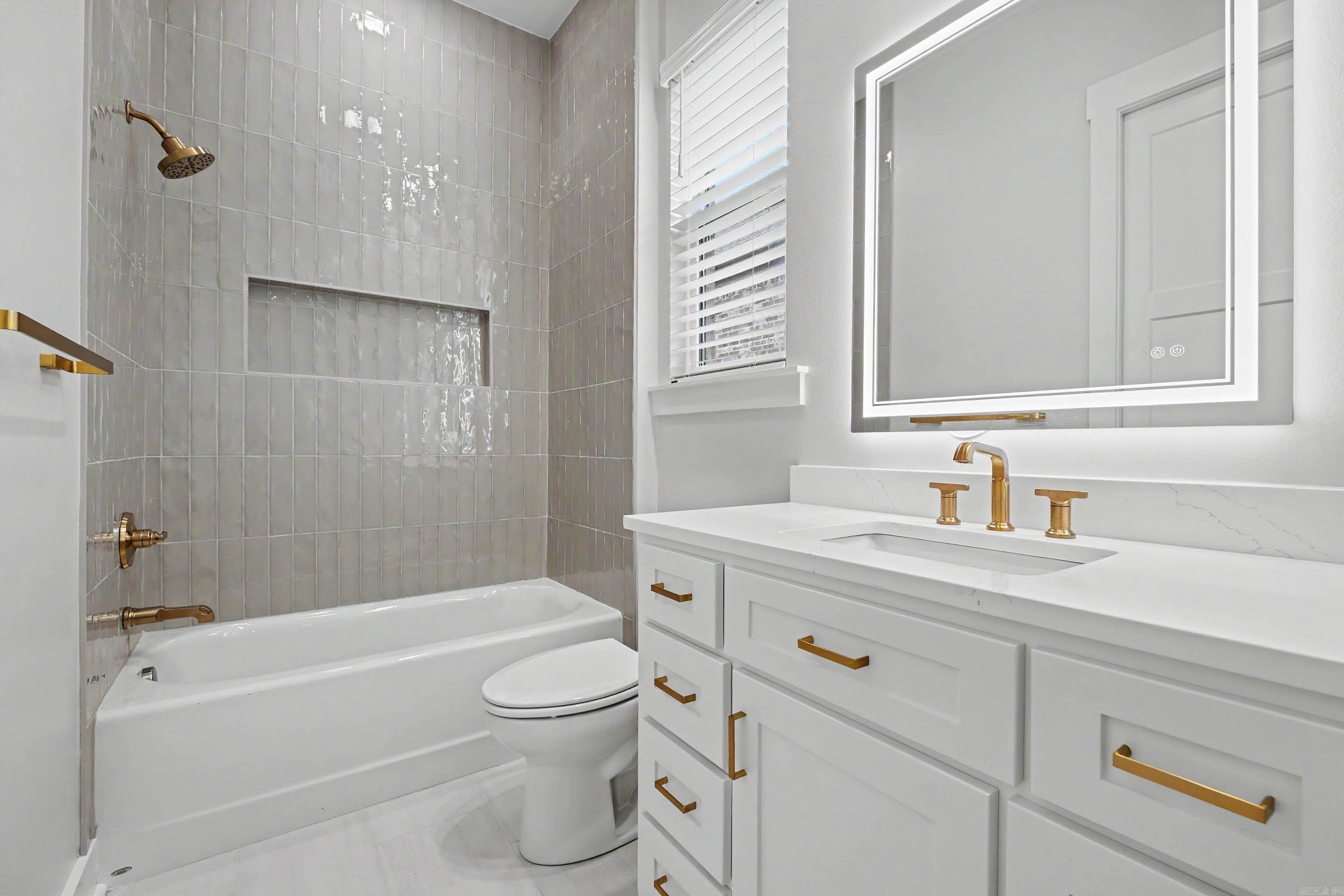 LANDS END - Residential