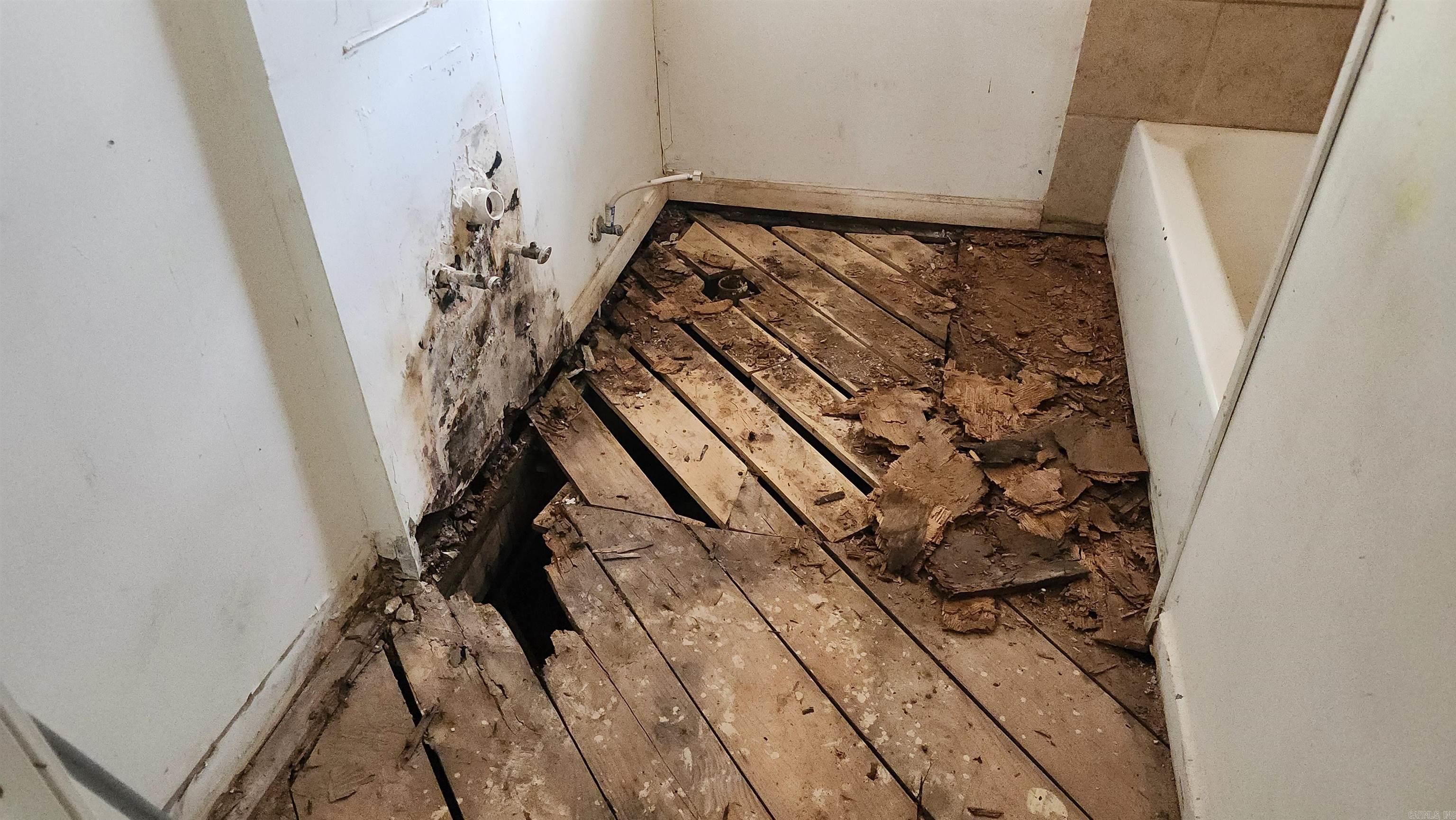 WAKEFIELD VILLAGE - Residential