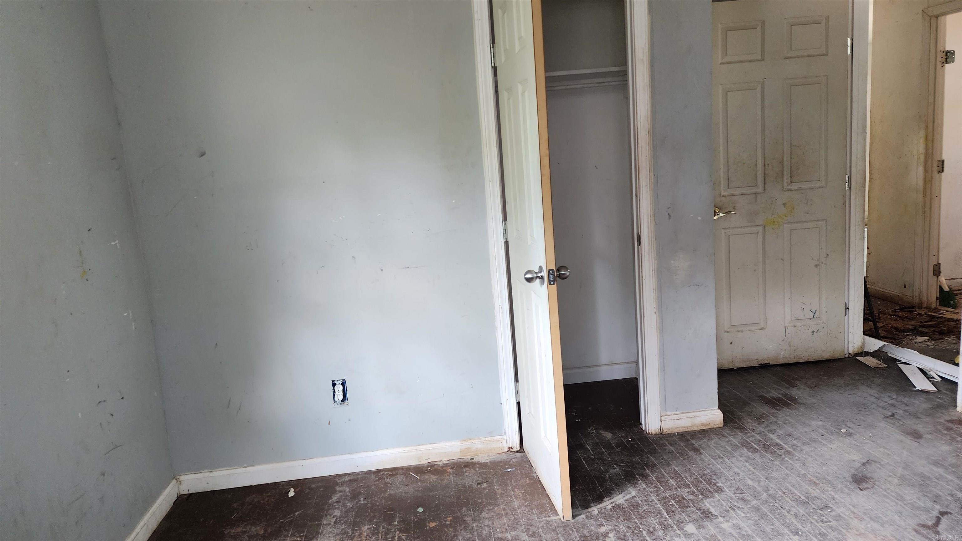 WAKEFIELD VILLAGE - Residential