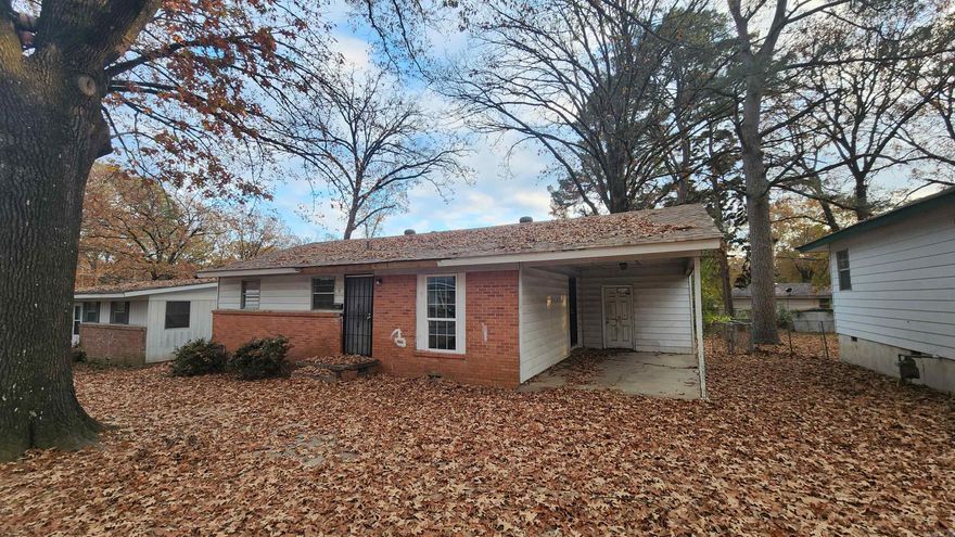 Great investment potential! This home needs repairs but is priced for an investor to fix it up and create a dependable rental.