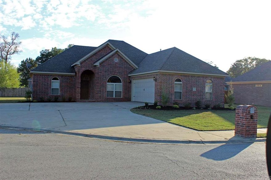 Priced below Market Value!  This 3 bedroom, 2 bath home is the place for your growing family with outstanding master bedroom suite, family room that will not cramp your style and formal dining room.  Many extras include fireplace, covered patio, high ceilings and adorable street presence. Tomorrow may be too late!