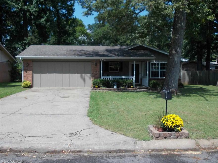 DON'T MISS THIS DOLL HOUSE! Totally updated 3 bedroom, 2 bath, new roof, new countertops, new appliances, extra large family room. Wonderful master suite with sunroom. Conveniently located! Sq. Ft. approx. measuring encouraged.  Motivated Sellers!  Willing to assist with closing costs.