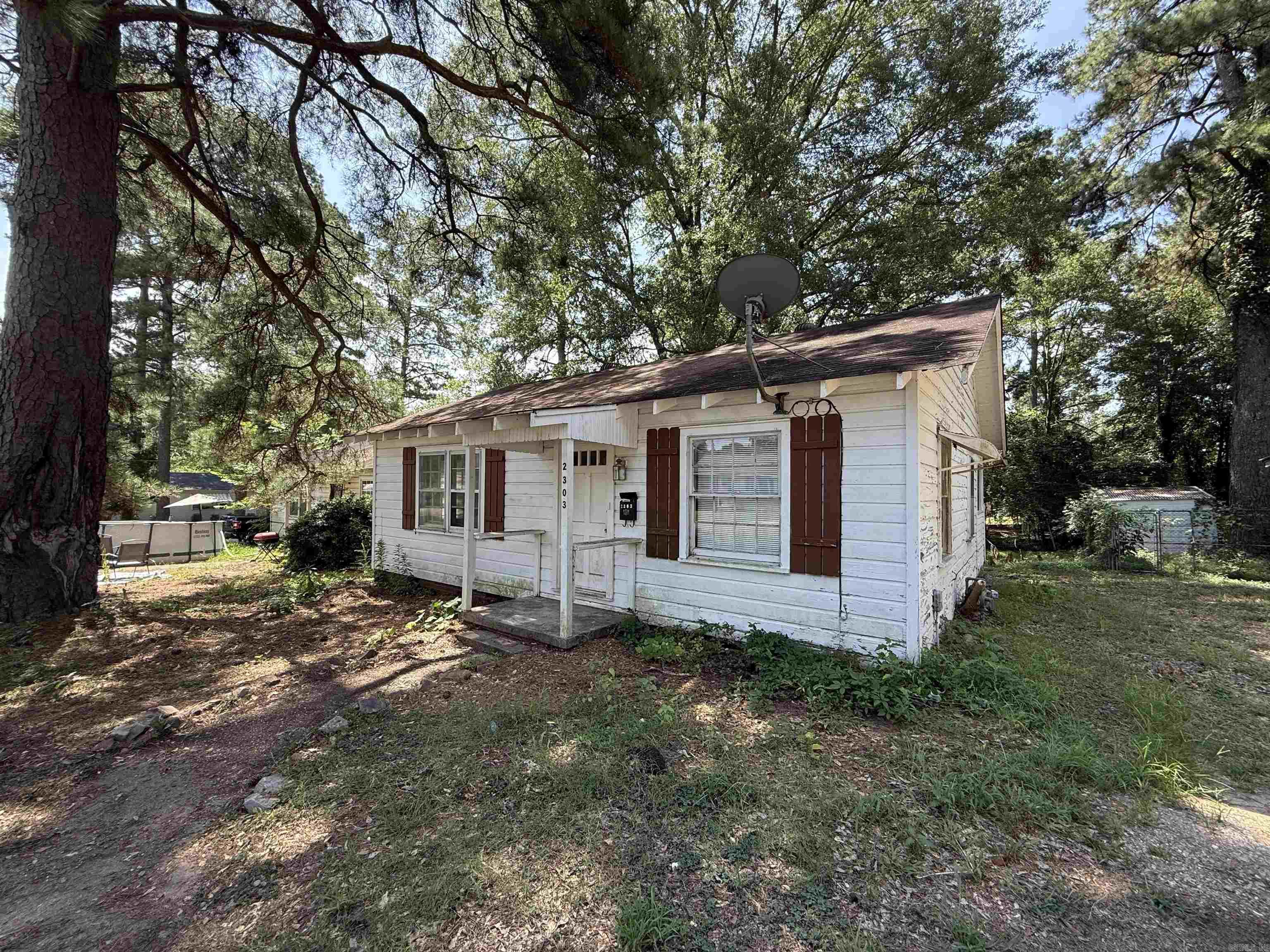 Affordable charm in the heart of Arkadelphia! This 2-bedroom, 1-bath home offers central heat and air, a light remodel, and easy living at an unbeatable price. Whether youāre a first-time buyer, student, or investor, this property checks the boxes. Conveniently located just minutes from Henderson State University, Ouachita Baptist University, Baptist Health Medical Center, shopping, restaurants, and recreational spots like DeGray Lake and the Ouachita River. At just $70,000, this is a smart opportunity for anyone looking for value, location, and low-maintenance living. Donāt miss your chance to own in one of Arkansasā most charming small towns!