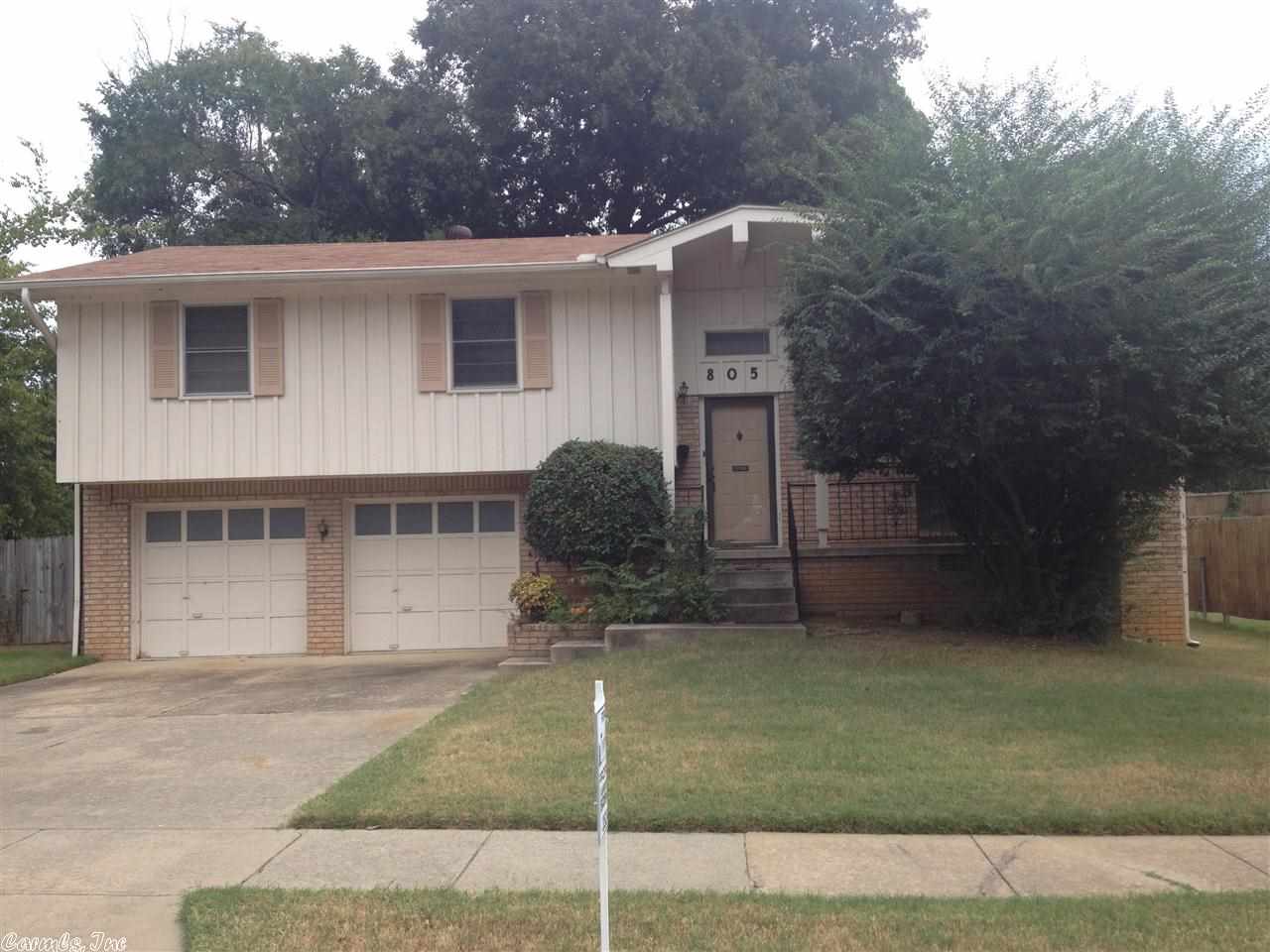 Great older home with immaculate care. Vacant and easy to show. All appliances convey. Has a neat "In-Law" quarters on lower level with kitchenette, or easily converted to entertaining area. Lots of useable space. A must see to get a feel of potential. Easy access to all of Little Rock, and West Little Rock.