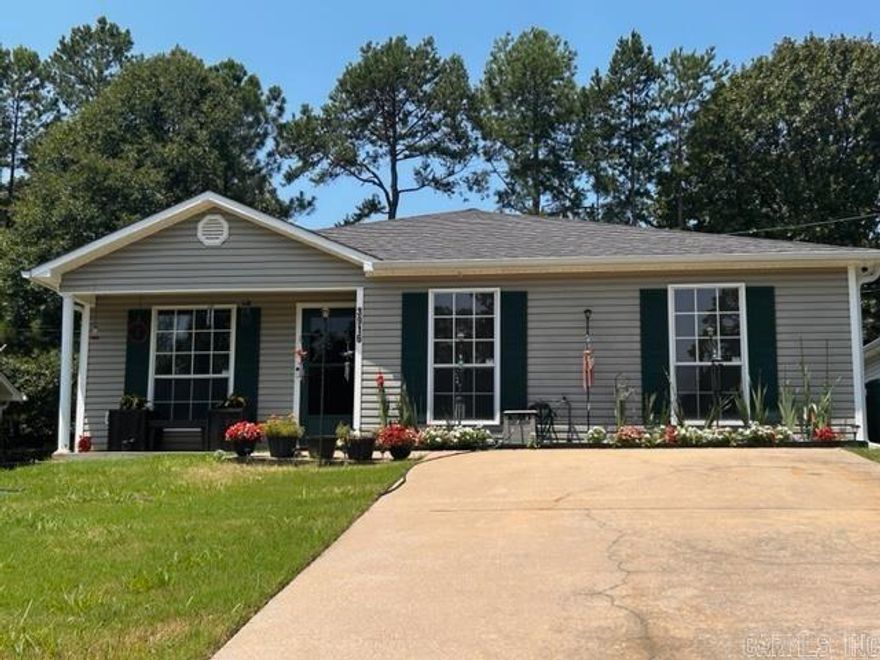 This home well-kept home has three bedrooms and 2 full bathrooms. The spacious eat in kitchen features stainless steel appliances. Shed for storage convey with the property. The relaxing screen in patio is a must see. The home is at the end of the street with bare minimal traffic. More pictures to come. Agent, please see remarks.