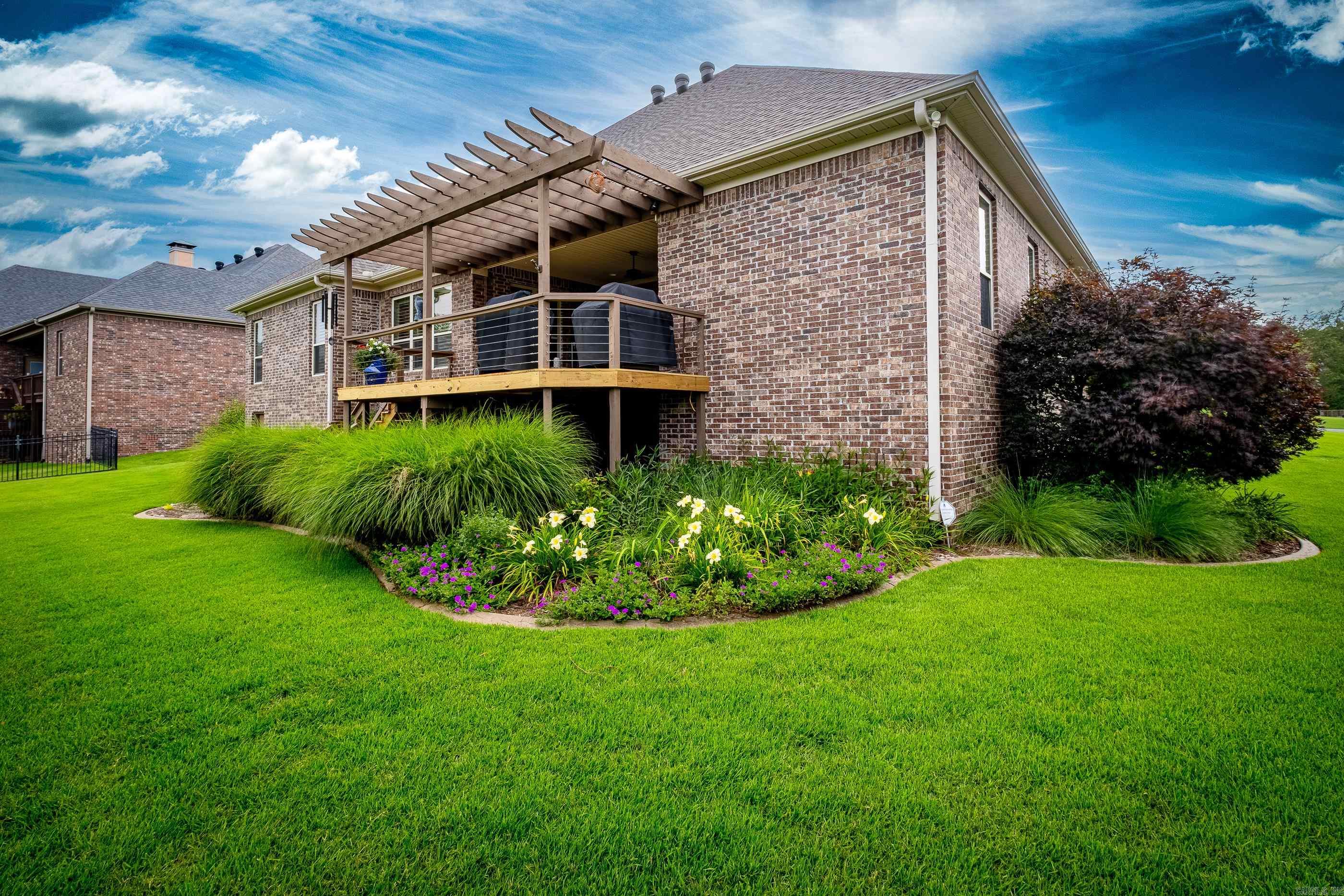 WOODLANDS EDGE - Residential