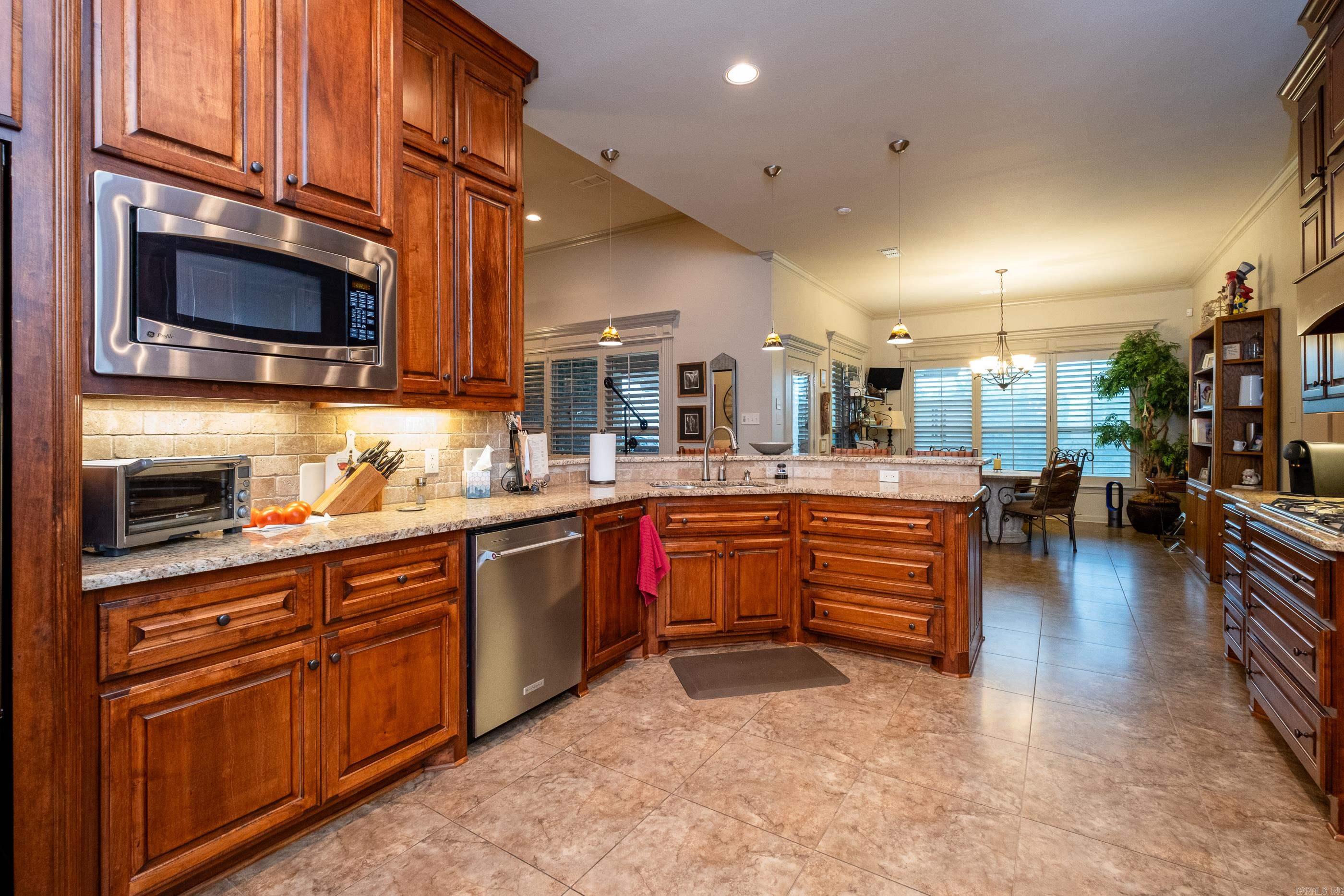 WOODLANDS EDGE - Residential