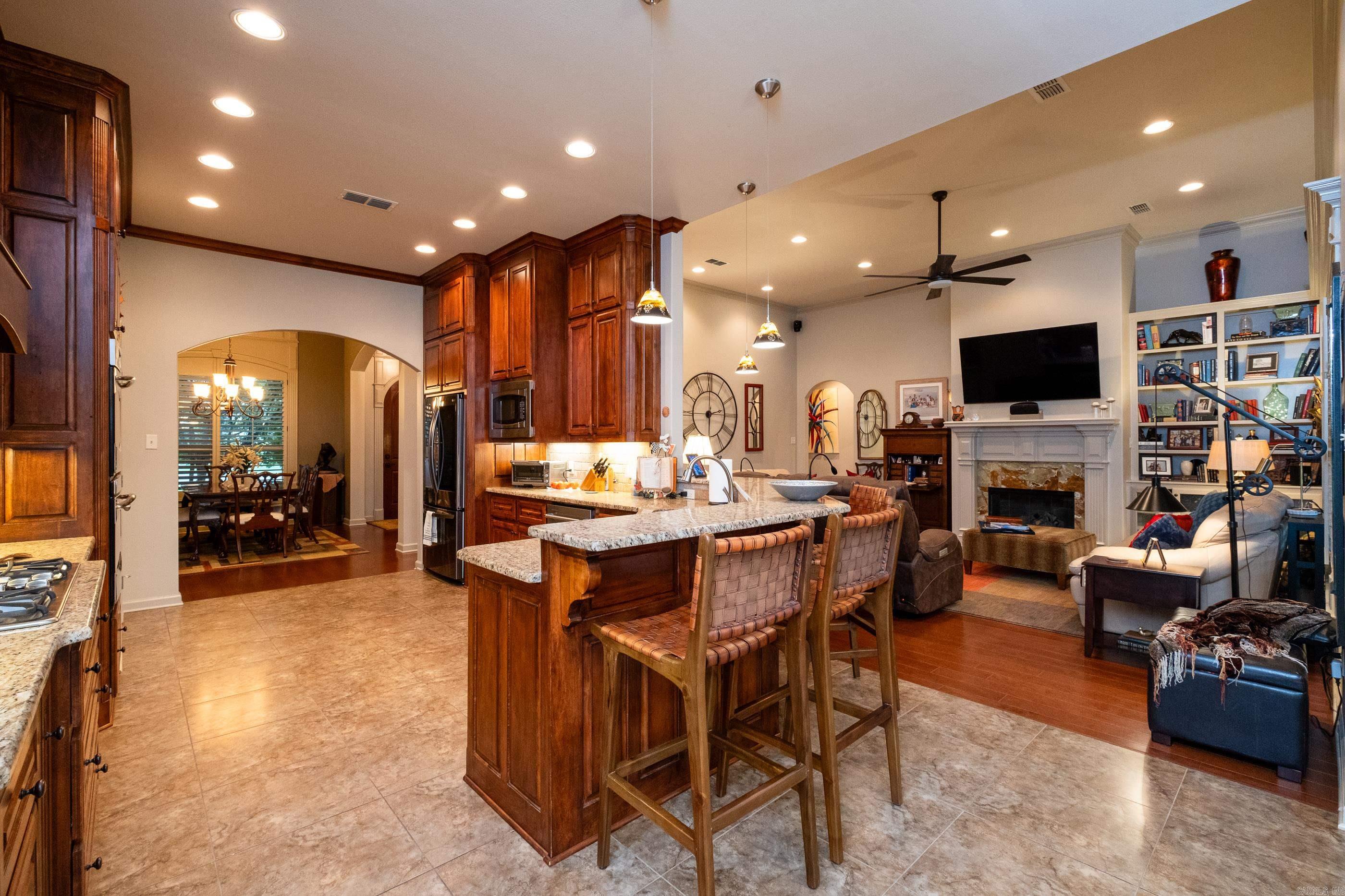 WOODLANDS EDGE - Residential