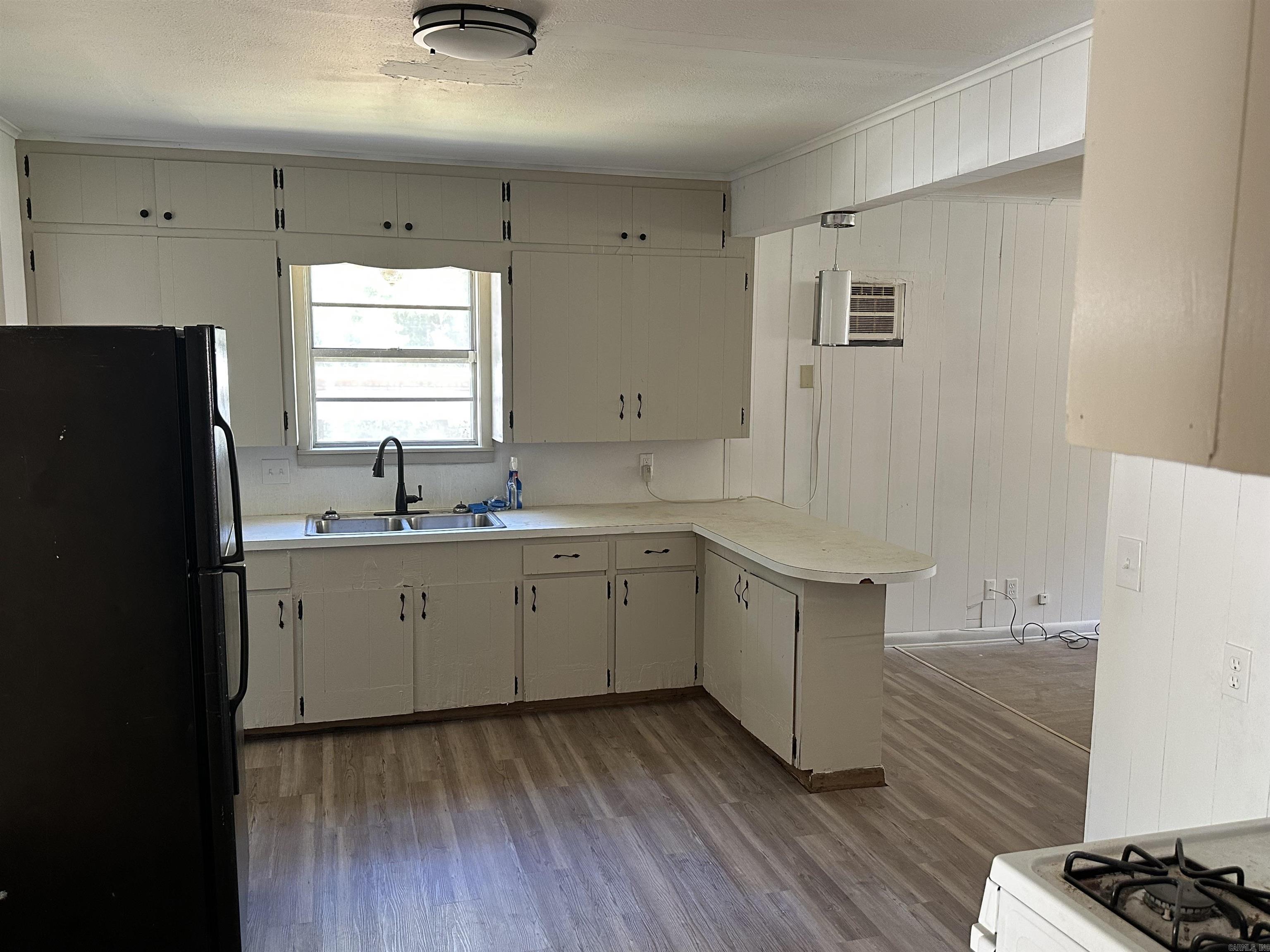 LONGINO & GOODE - Residential