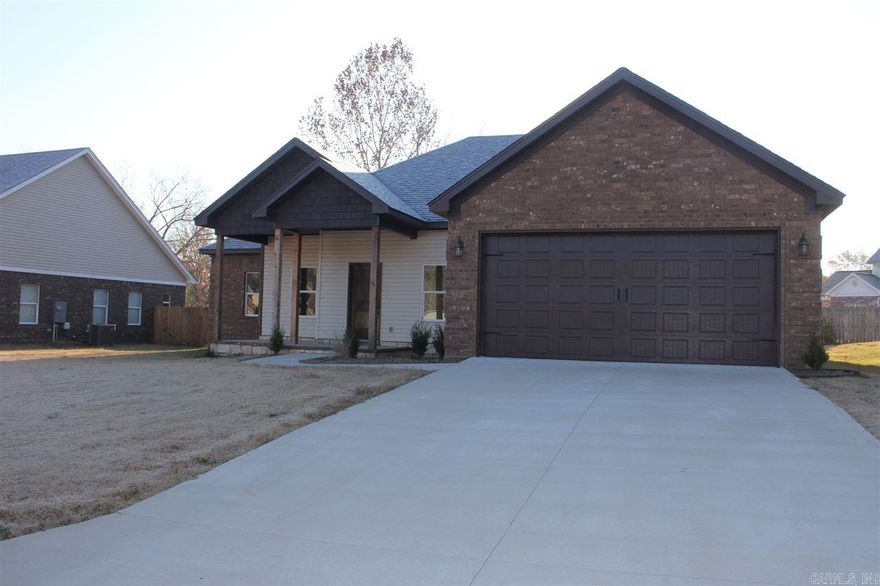 4 bedroom 2 bath home. Split floor plan. Spacious closets in all room. Lease terms 12 months, $1400 security deposit, $40 application fee. Apply online at c21prjxrentals.com