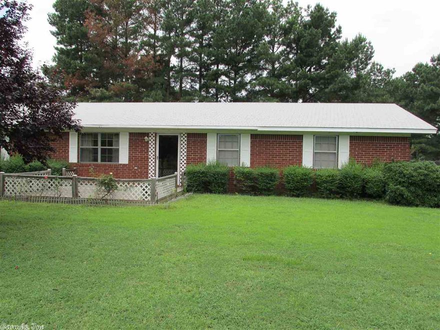 Great location, country setting yet convenient to everything. Large 3 car detached garage all on approximately 4.0 Acres.