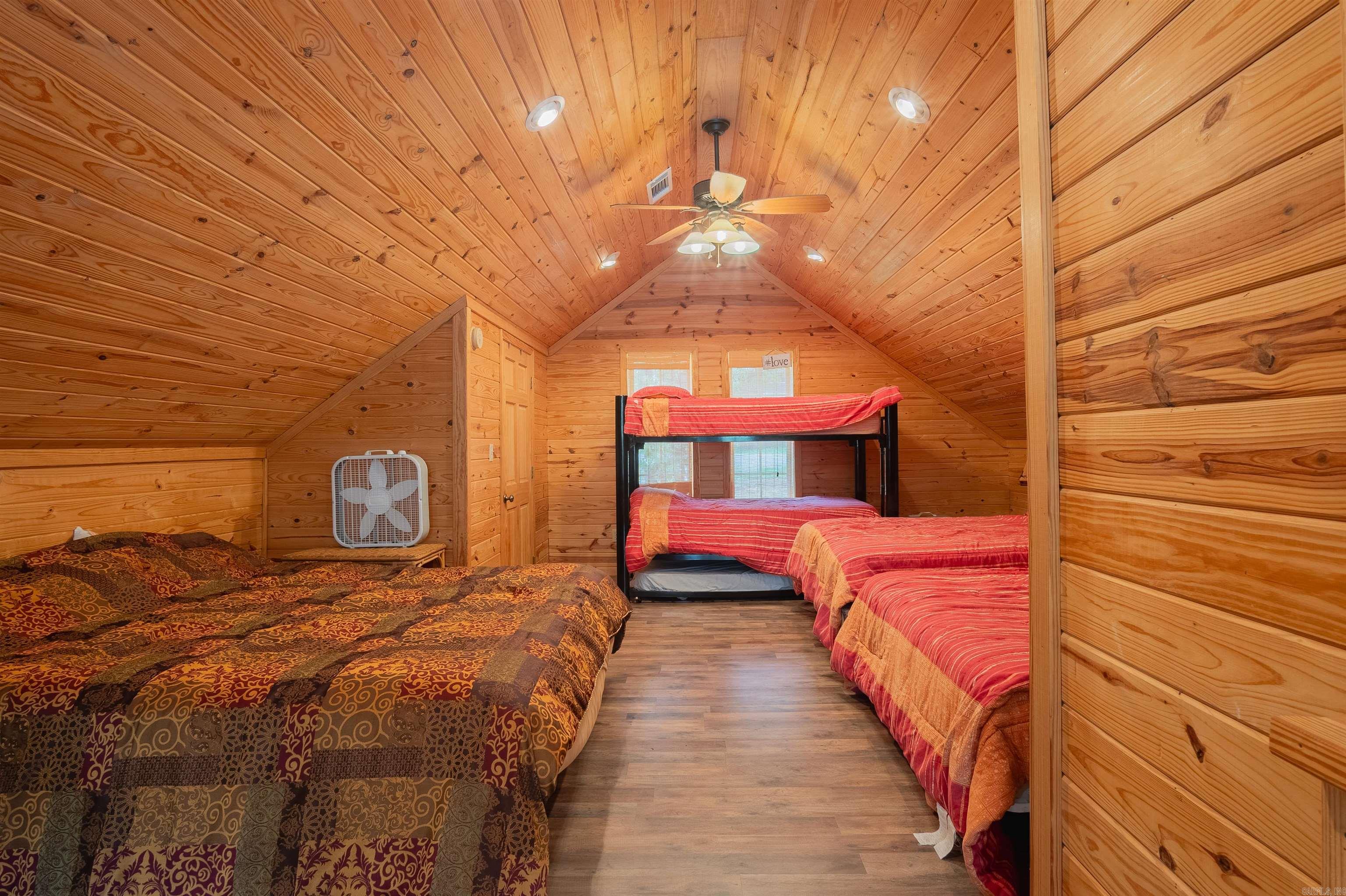 TIMBER LAKE - Residential