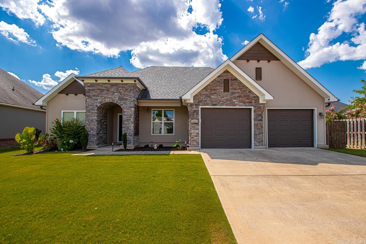 Welcome to this beautiful home located in the quiet neighborhood of Gardens at Southridge! Conveniently located just minutes from Dave Ward, Interstate 40 and all the restaurants and shops. This home offers a split floor plan plus an open room that could be used as an office. Spacious 2 bedrooms at the front of the house with a hall full bath. Open living/kitchen concept. Kitchen features all granite countertops and plenty of cabinets for storage. Large primary bedroom that connects to its ensuite with dual sinks, walk in shower and big walk in closet! Fenced in backyard for your kids or animals to run around. HOA fees cover weekly lawn maintenance, landscaping, sprinkler system and water bill for sprinkler system! Schedule your showing today!!