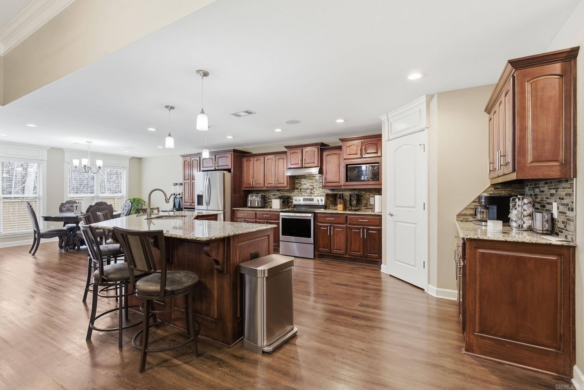 SUNSET VALLEY - Residential