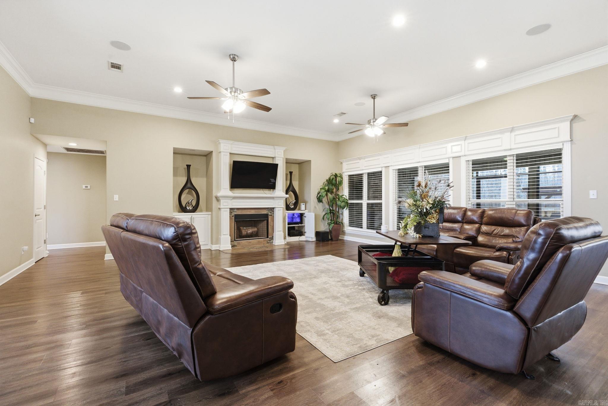 SUNSET VALLEY - Residential