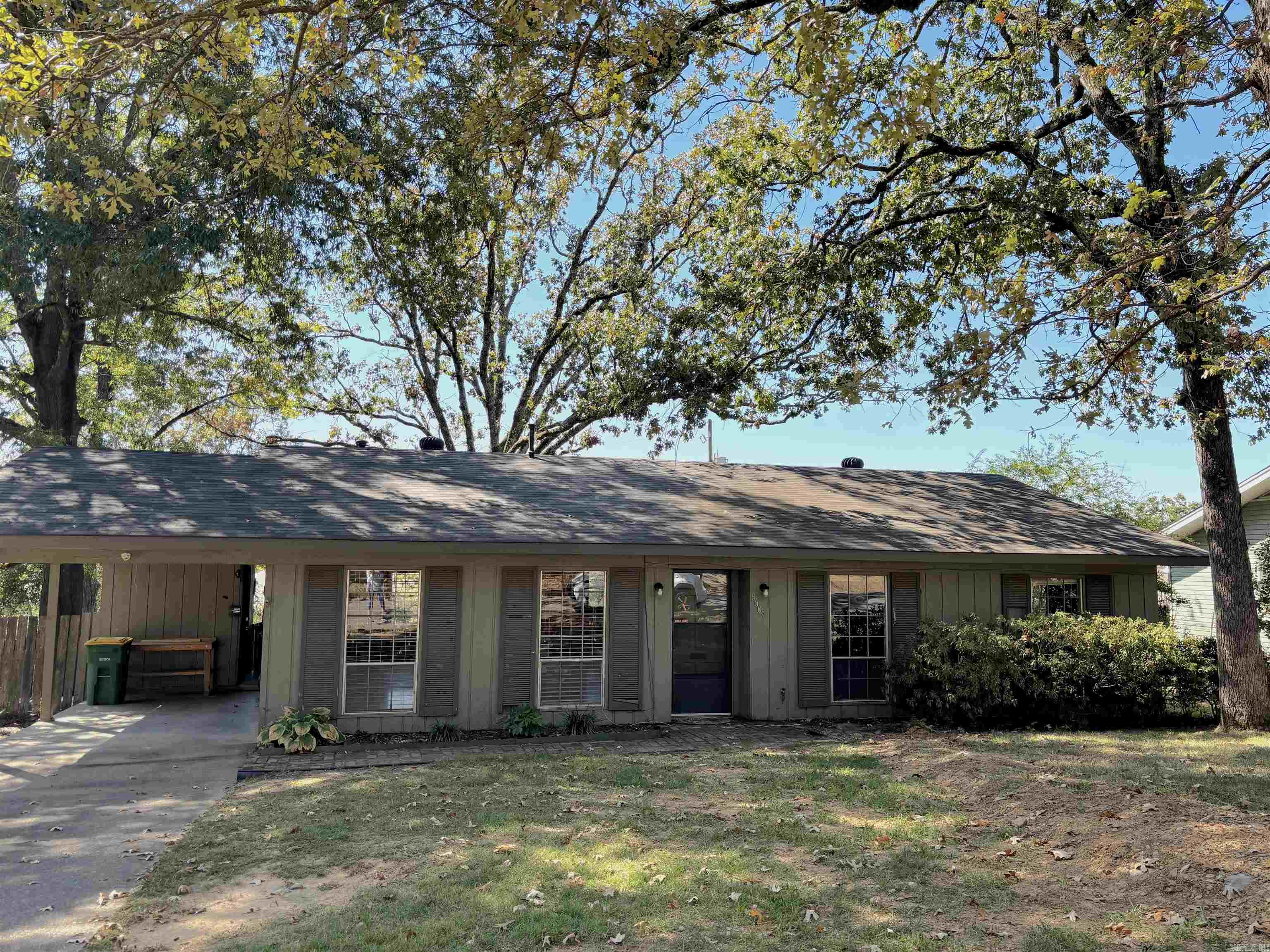 Great midtown location in Sheraton Park/Leawood area. Sold as-is, no repairs.  Seller has pre-sale home inspection - call listing agent for electronic copy.  Square footage number is approximate.  No seller property disclosure; sellers have never lived in the house. 2024-B & R Plumbing replaced sewer line.