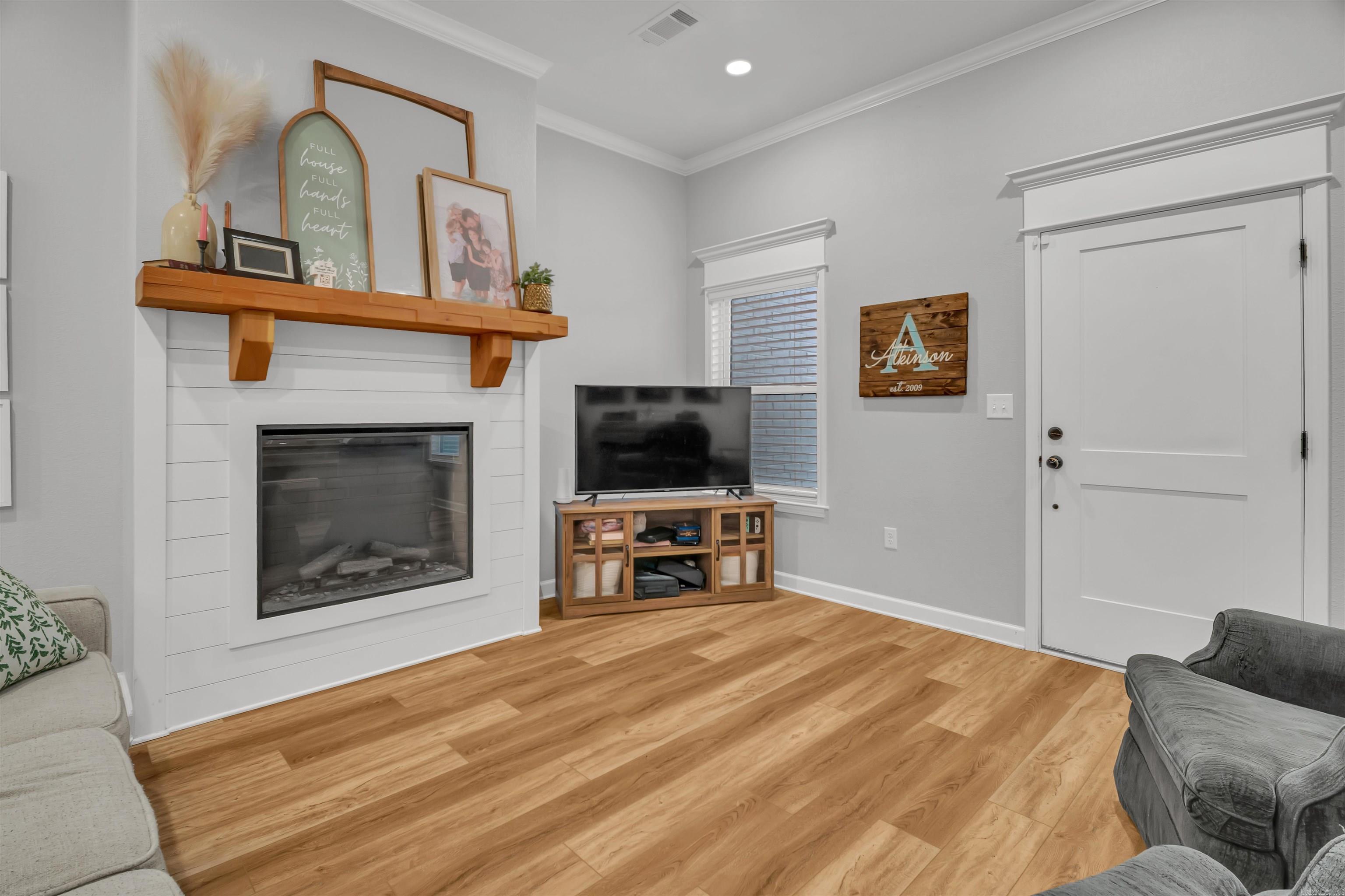 EAST MEADOW - Residential