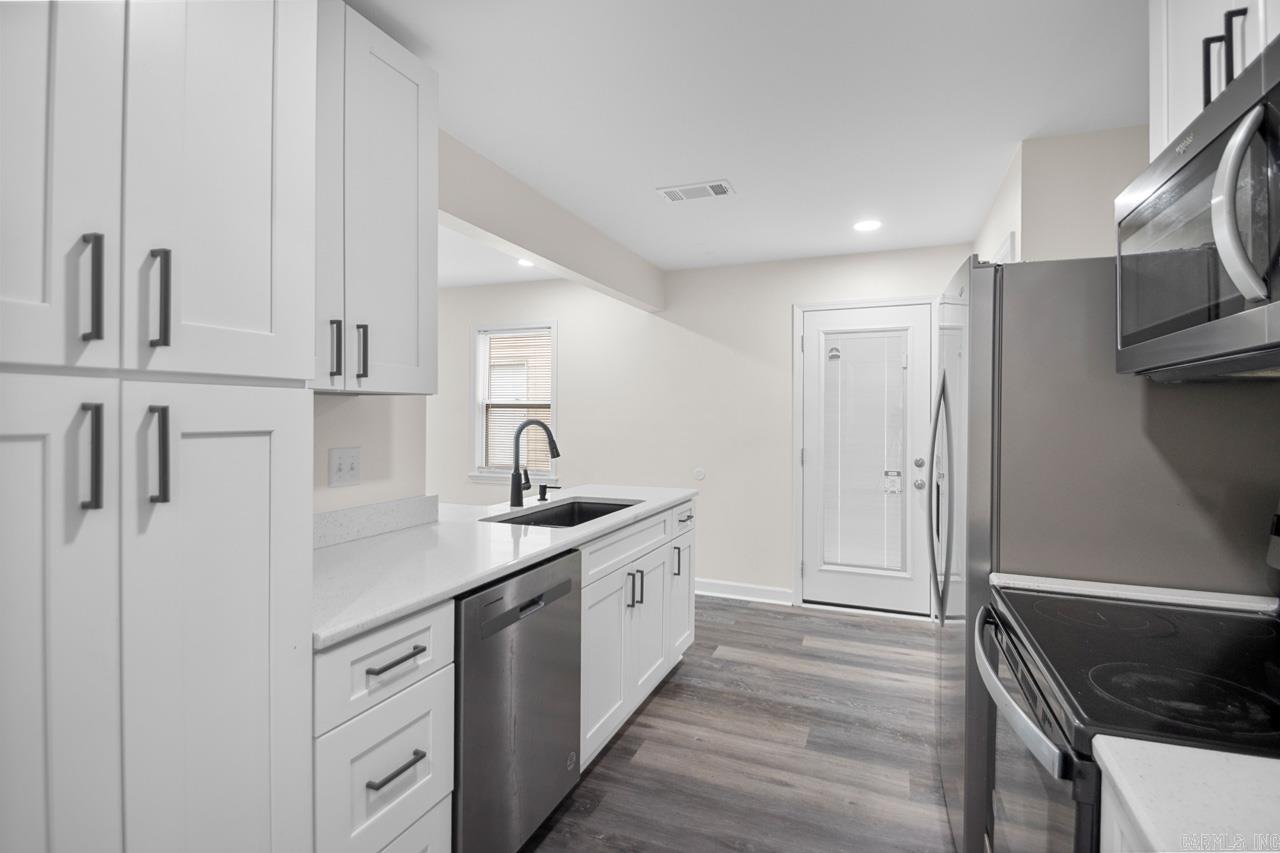 MEADOWBROOK - Residential