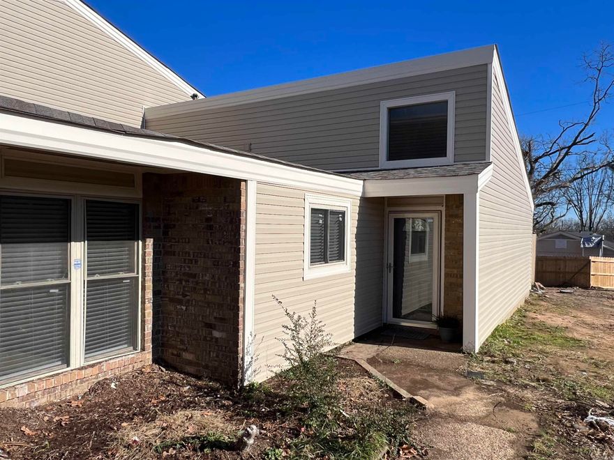 Completely updated 2 bedroom 2 bathroom condo/townhome in the heart of North Little Rock! This single level end unit features a spacious den with vaulted ceilings, fabulous kitchen with stainless appliances & granite countertops, nice dining area off of kitchen & den, spacious bedrooms, updated bathrooms, a private patio & two-car garage! Other updates include: new flooring throughout, new garage doors, new light fixtures, new ceiling fans, new countertops in kitchen and bathrooms, new paint, new siding, new roof, new toilets, new deck, new fence, new plumbing fixtures, new hardware and more! Condo fee covers grounds, exterior insurance, pool and pavilion! Fireplace is currently inoperable. See agent remarks.