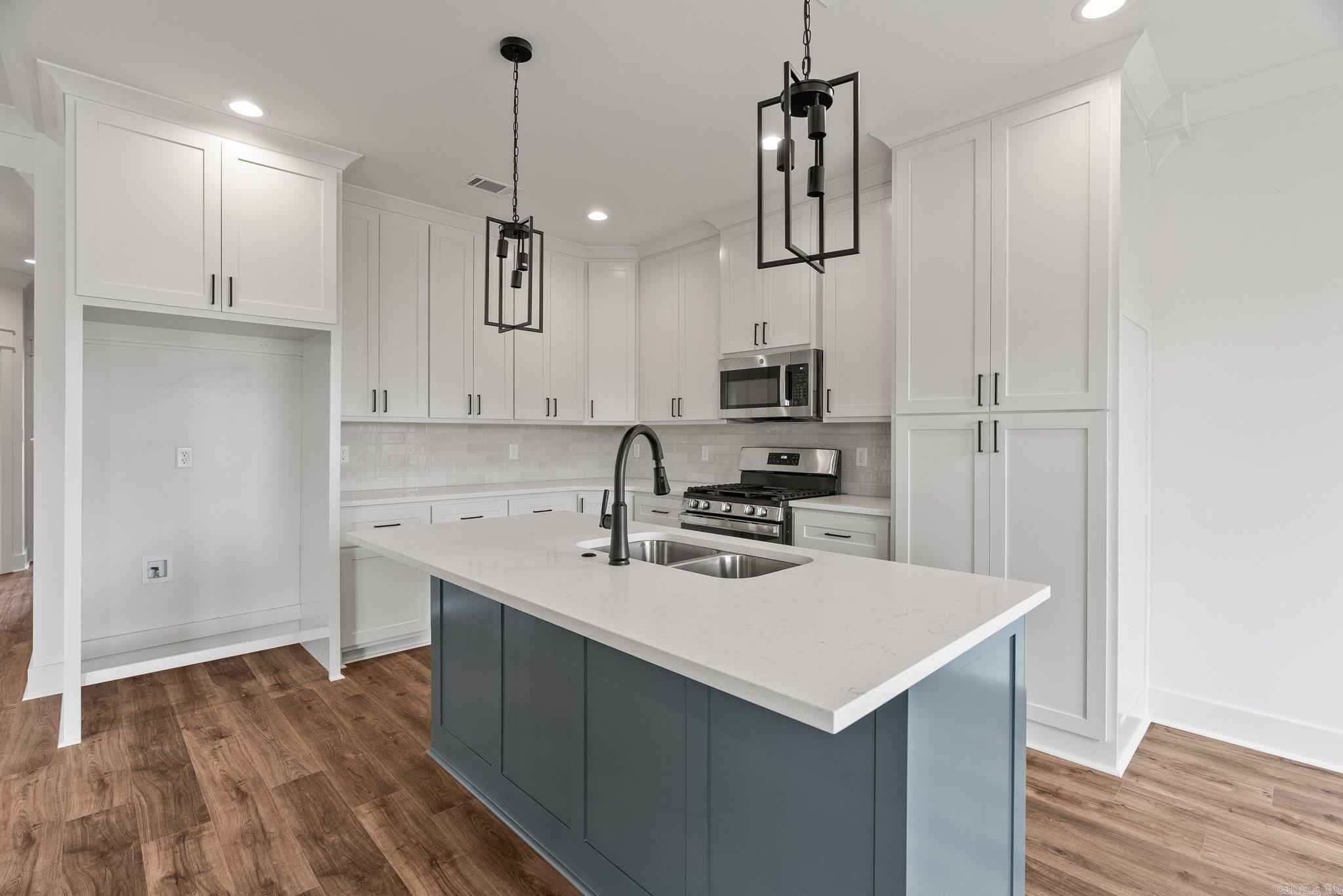 EAST MEADOW - Residential