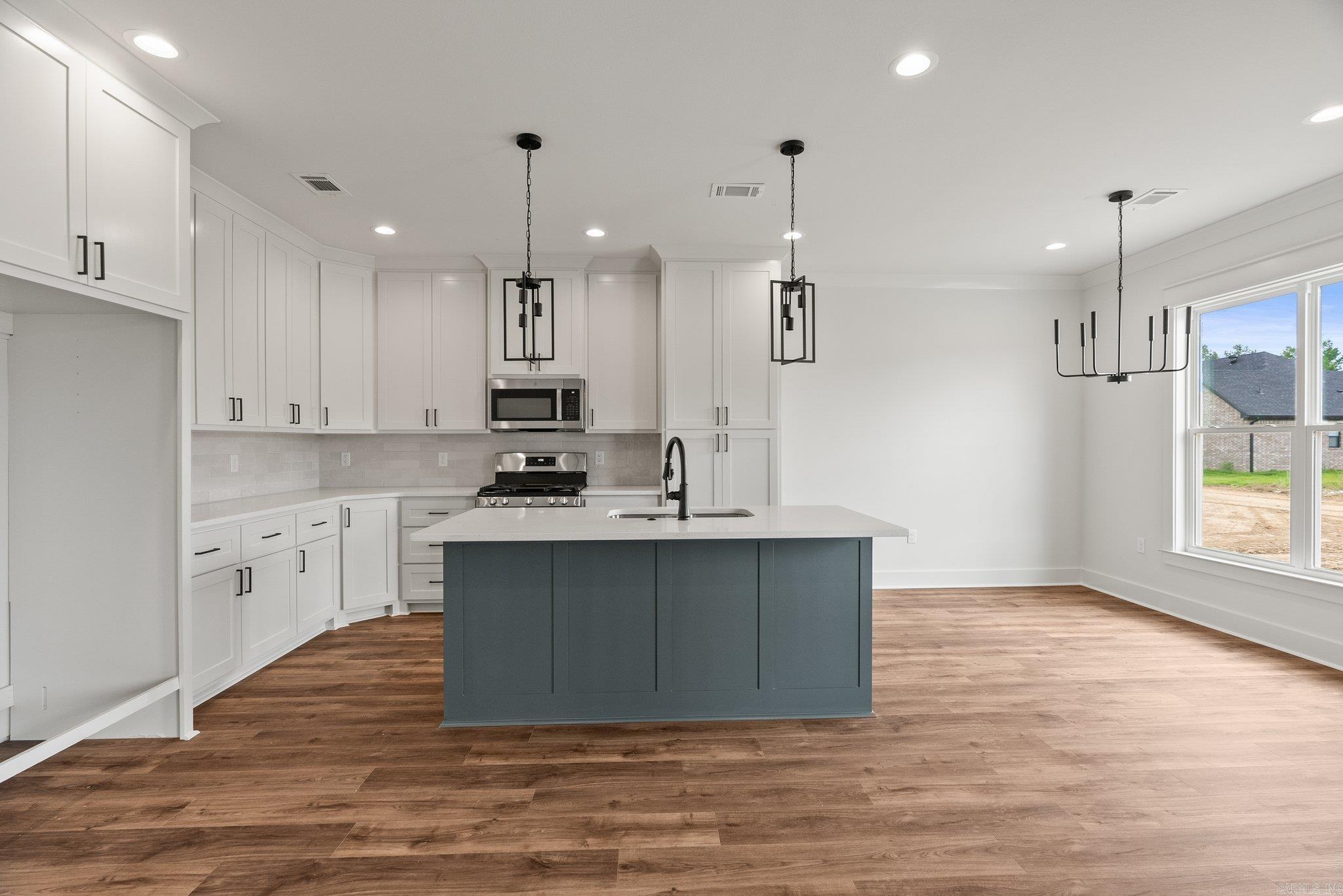 EAST MEADOW - Residential