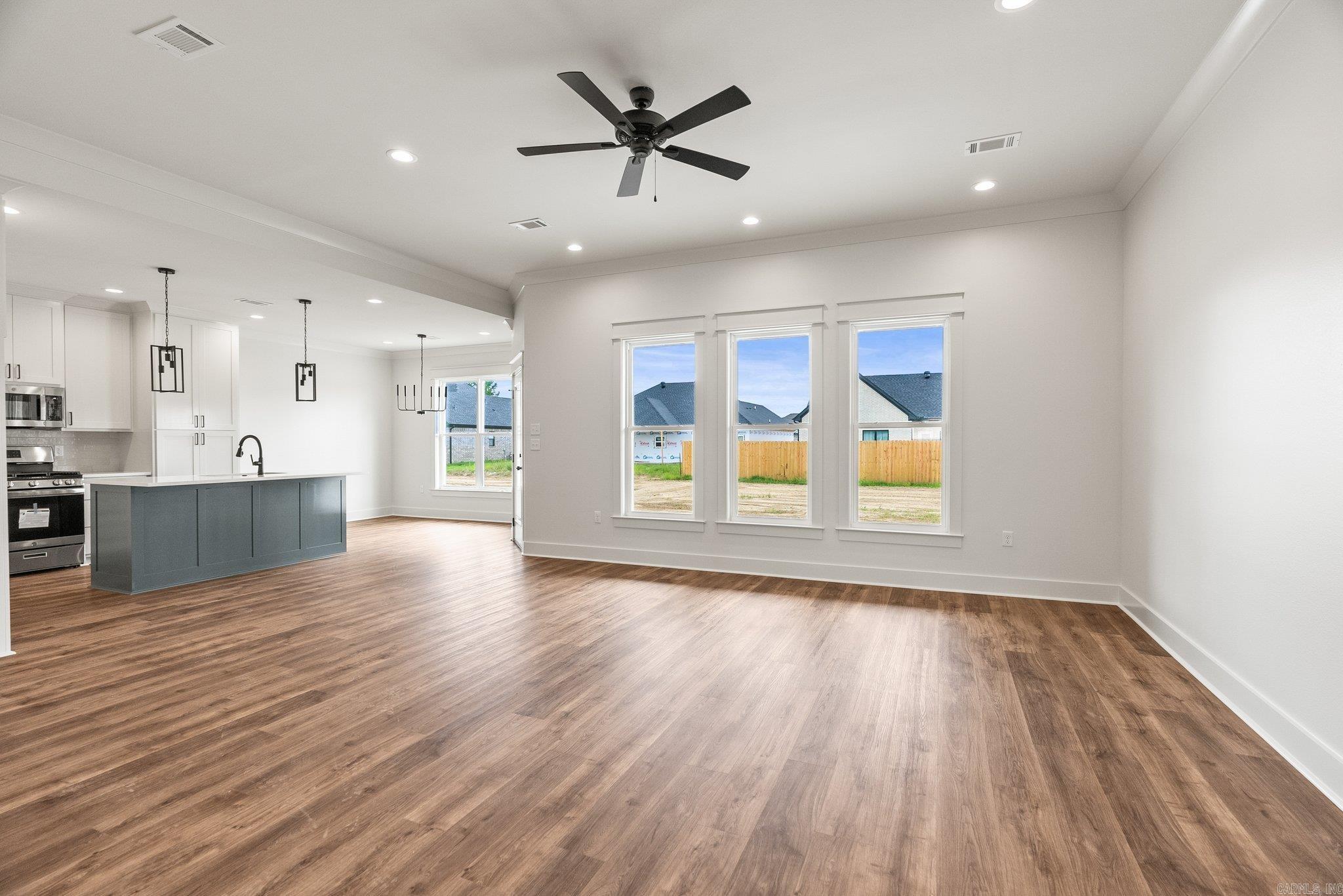 EAST MEADOW - Residential