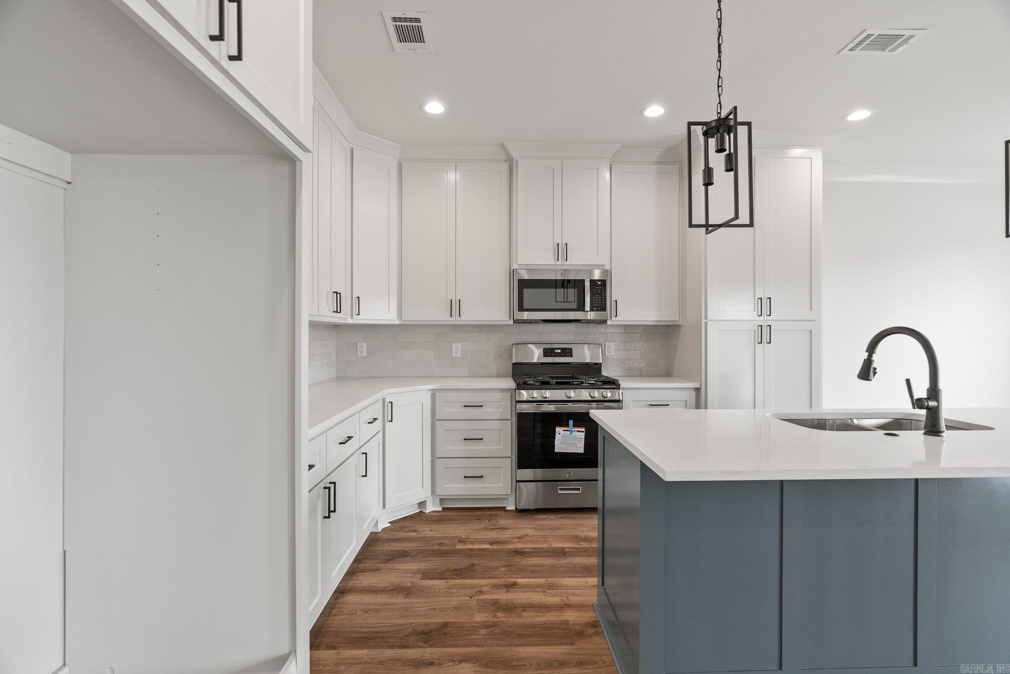 EAST MEADOW - Residential