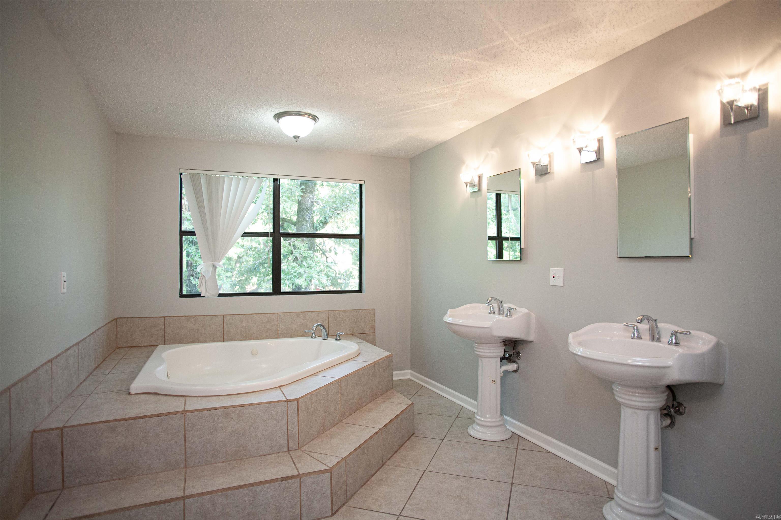 Marlowe Manor - Residential Lease