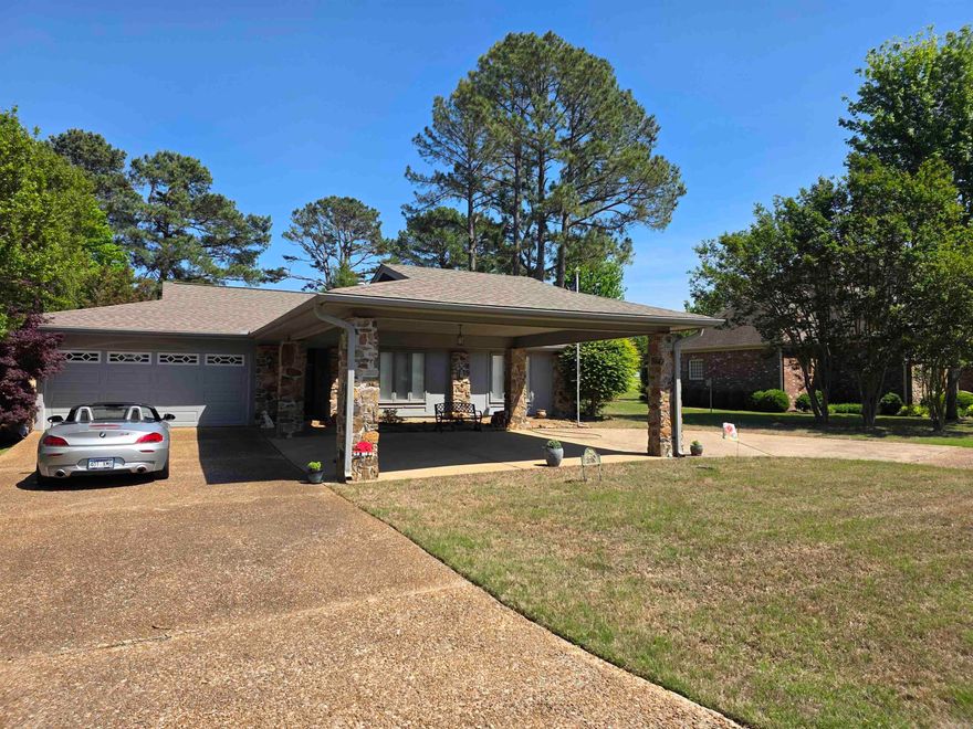 This is a beauiful home on Eden Isle Golf Course.