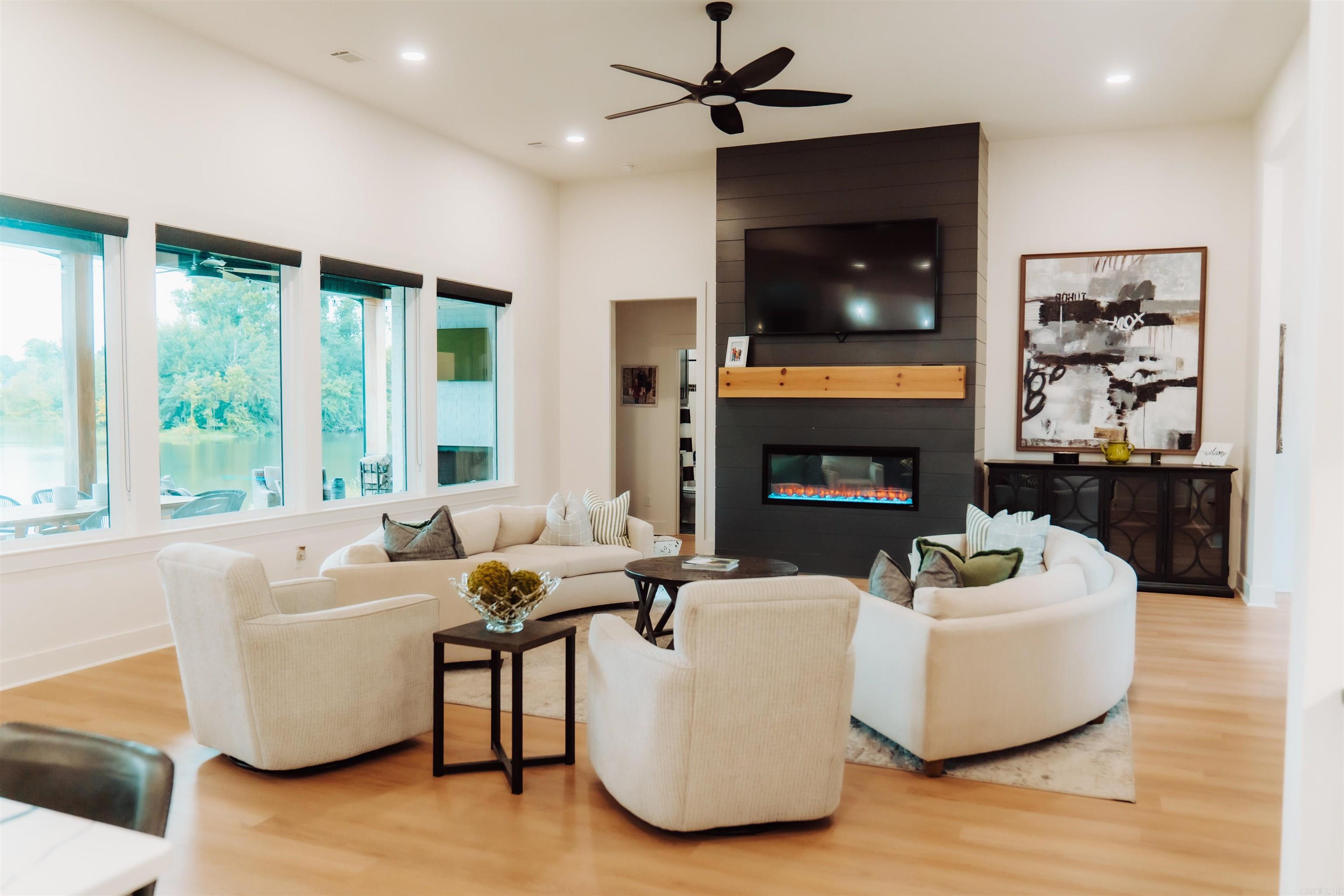 HURRICANE LAKE EST - Residential