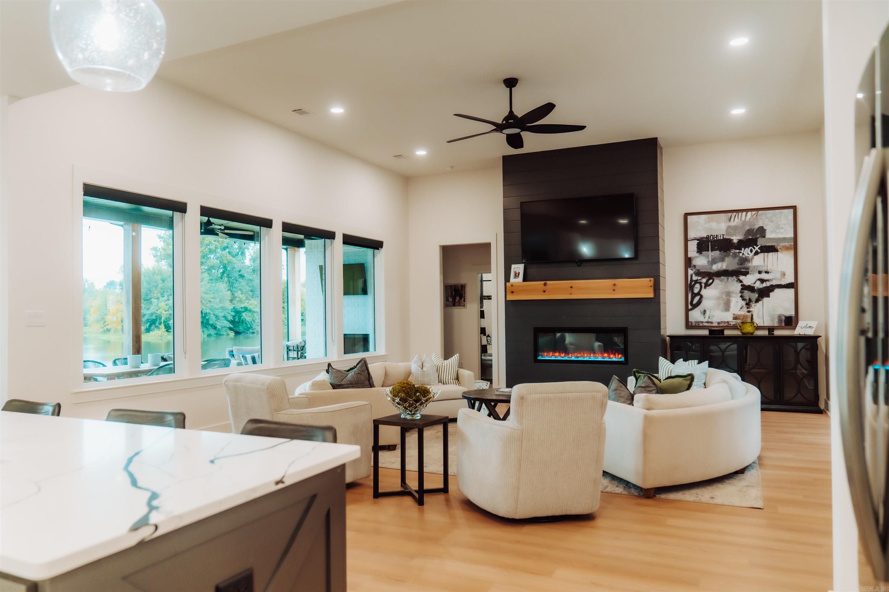 HURRICANE LAKE EST - Residential