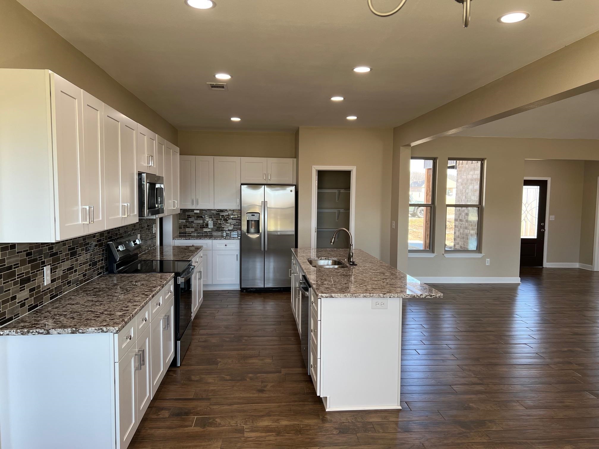 GREEN MEADOWS - Residential