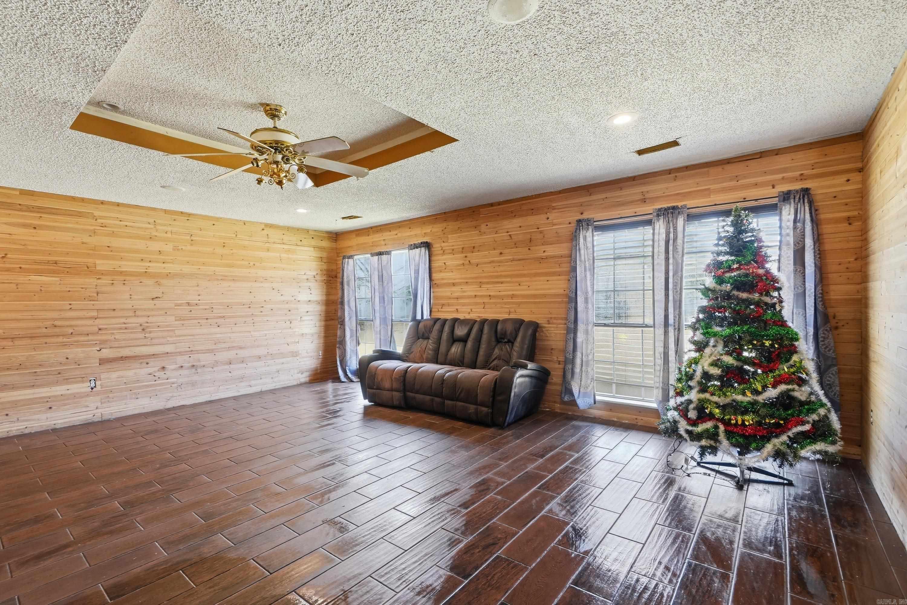 NEWBERRY FARMS - Residential