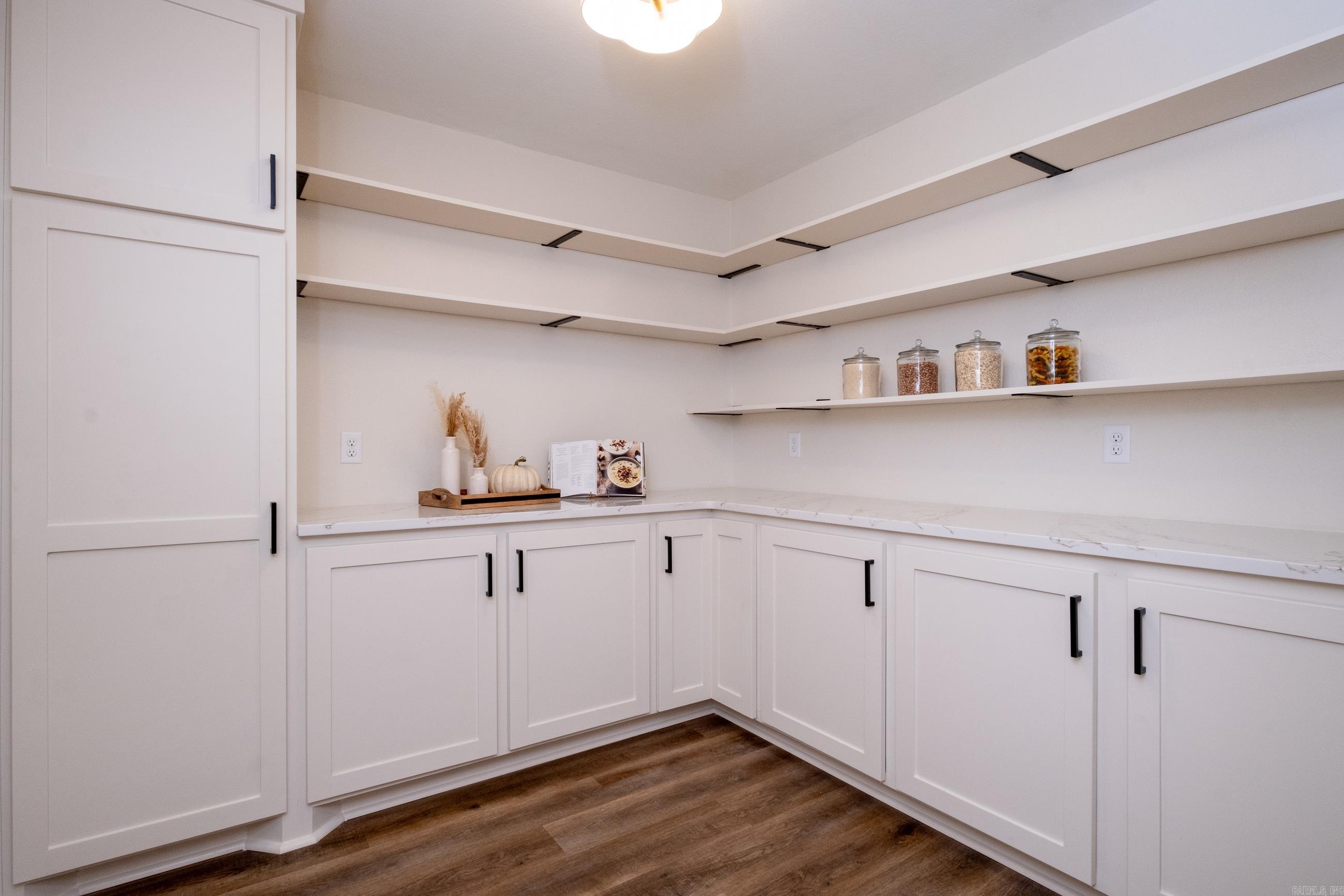 COLONY WEST - Residential