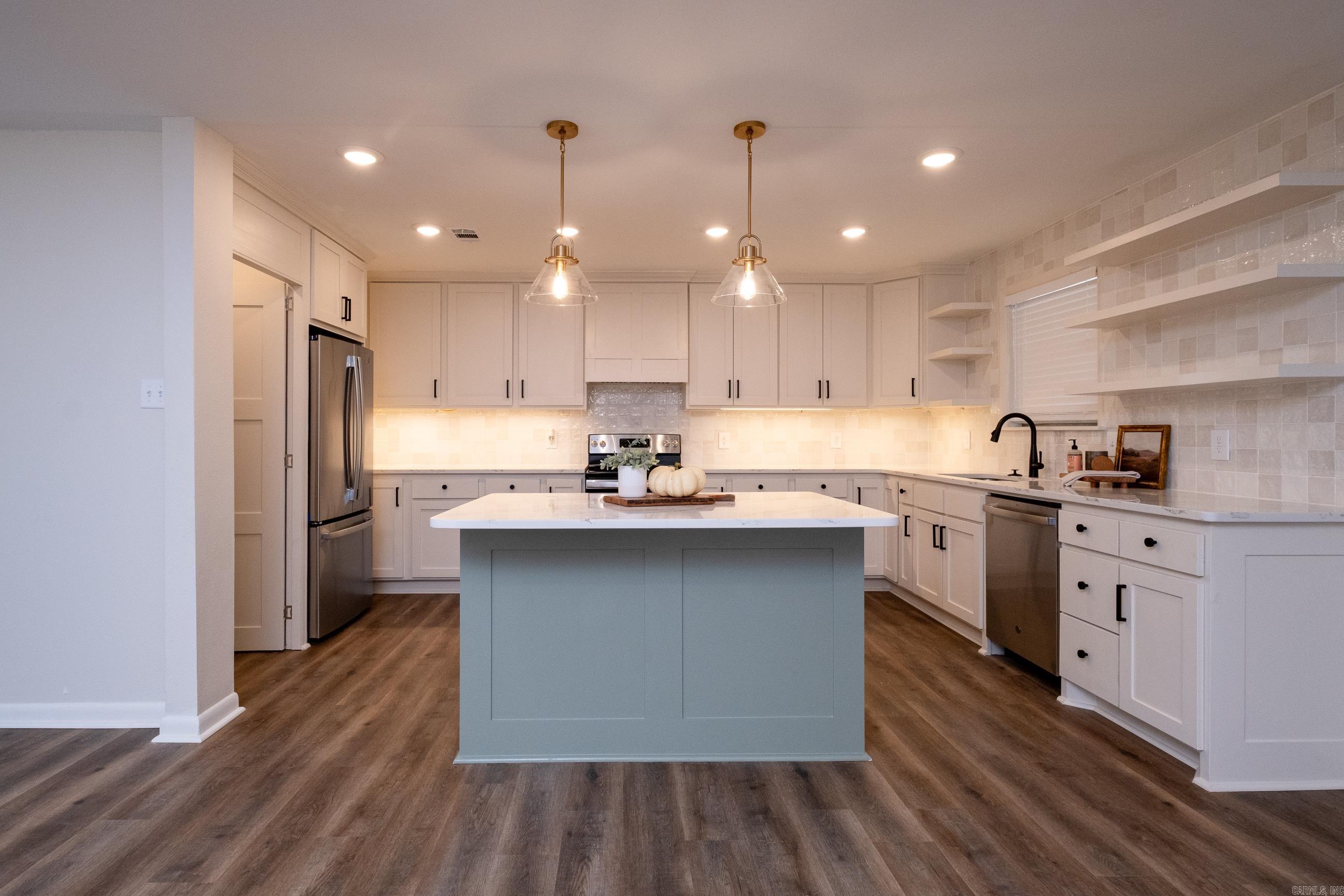 COLONY WEST - Residential