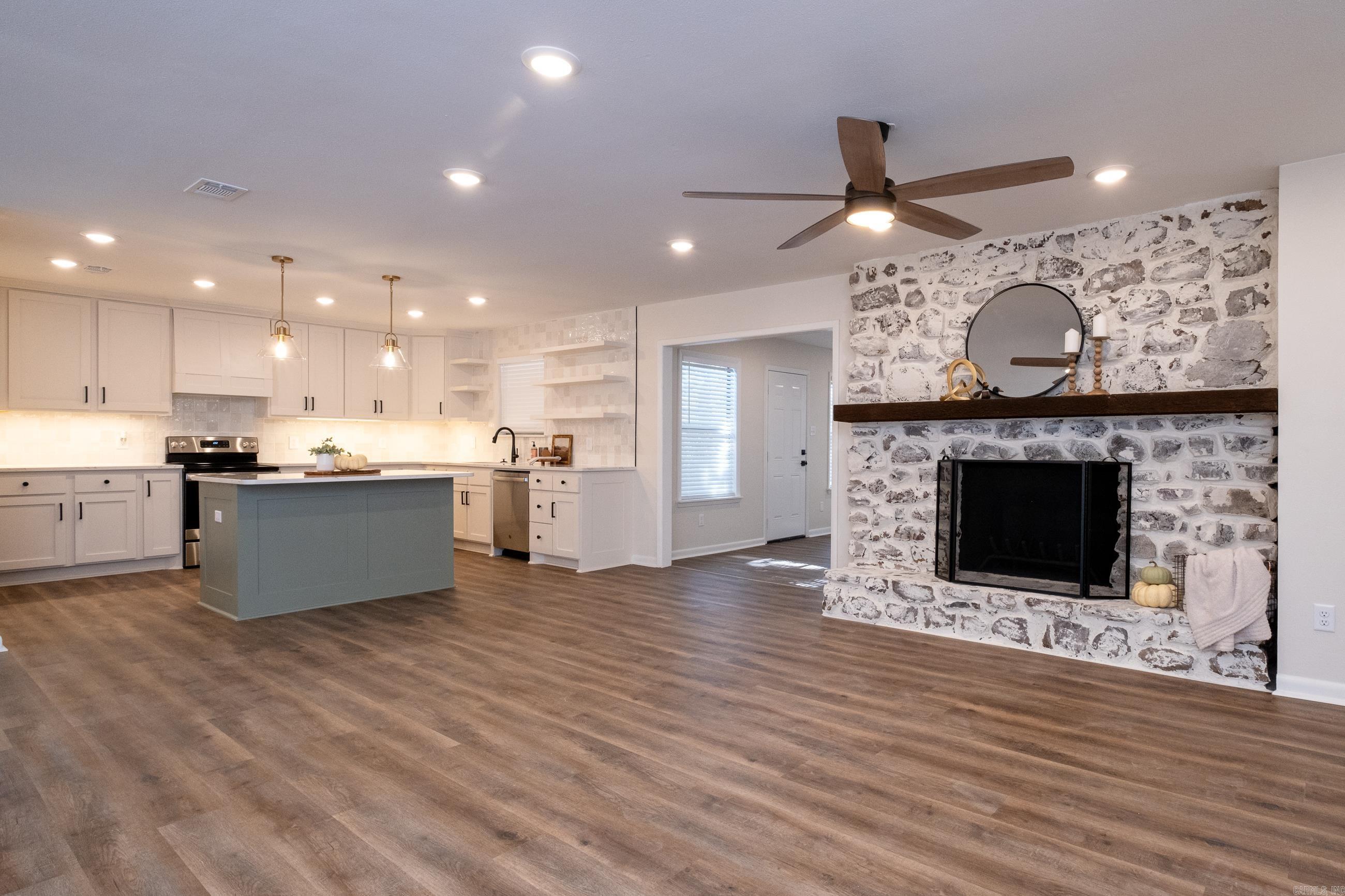 COLONY WEST - Residential