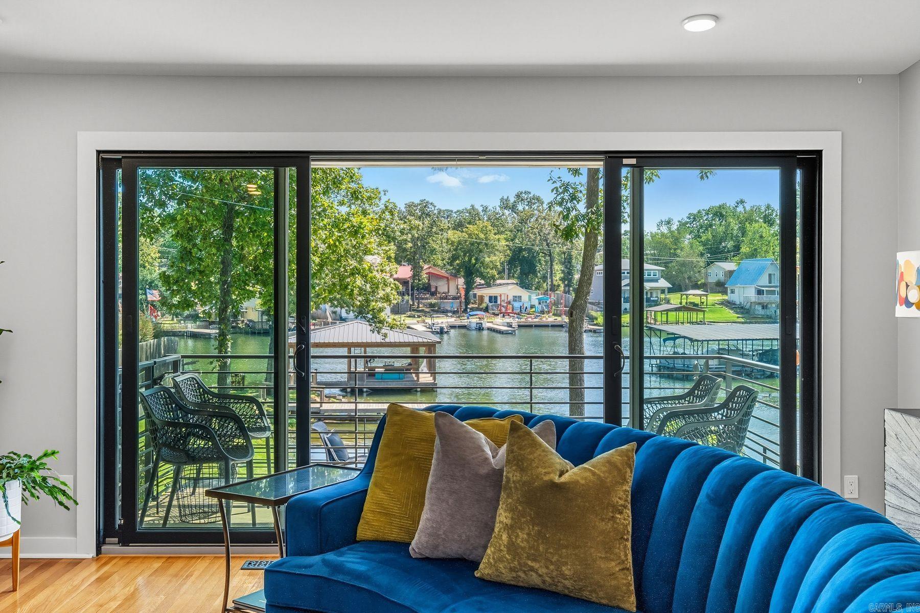 TWIN POINTS - Residential