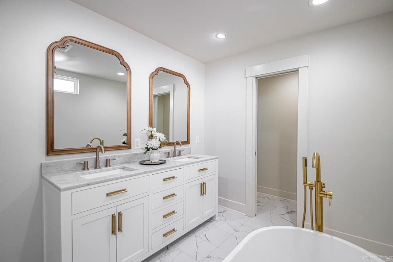 KINGWOOD PLACE - Residential