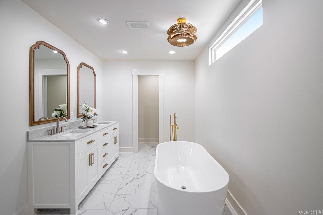 KINGWOOD PLACE - Residential