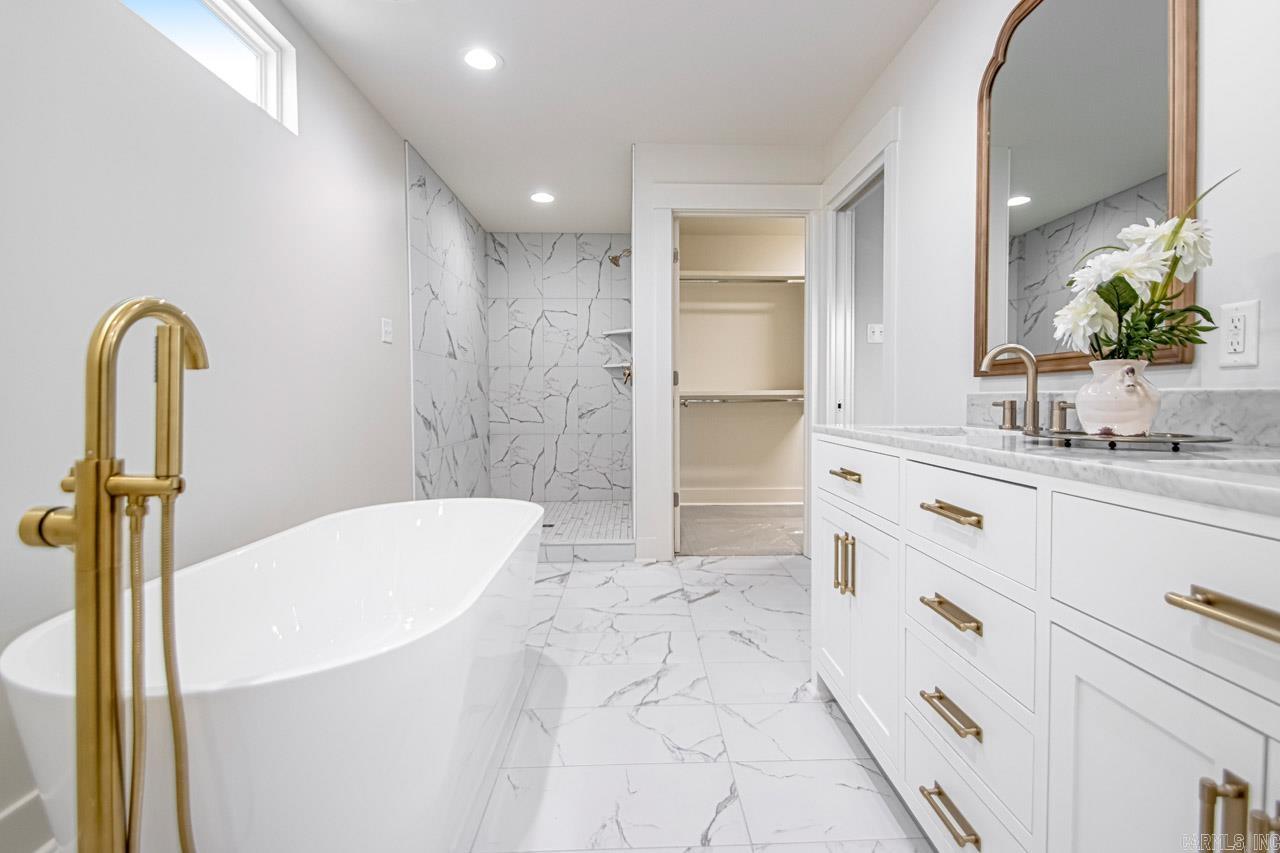 KINGWOOD PLACE - Residential