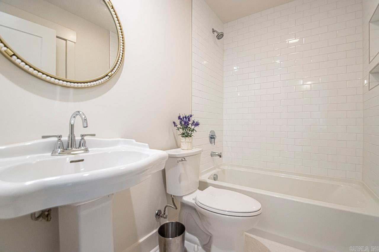 KINGWOOD PLACE - Residential