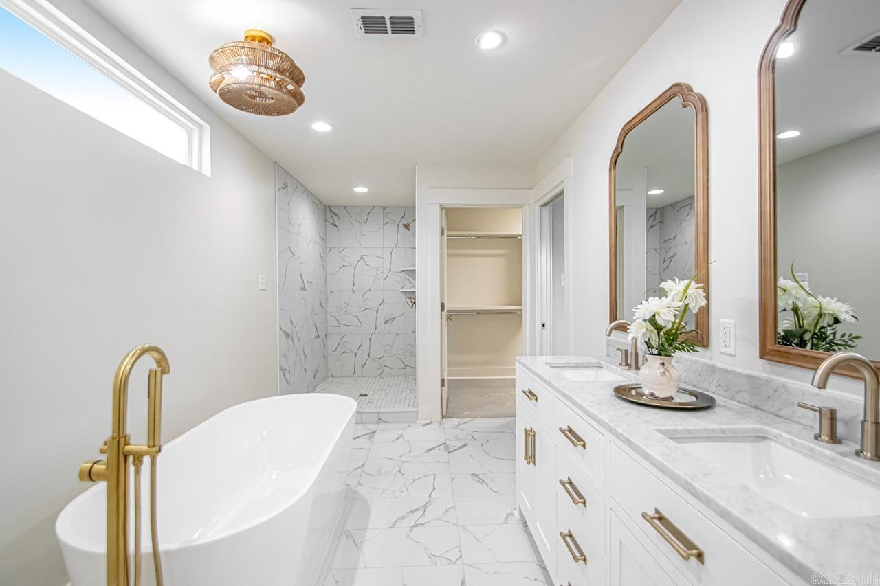 KINGWOOD PLACE - Residential