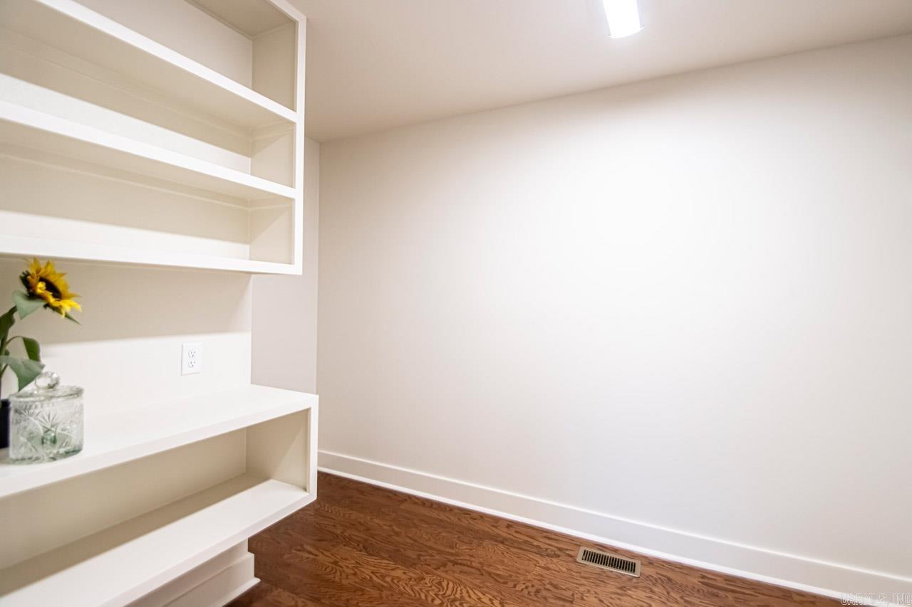 KINGWOOD PLACE - Residential