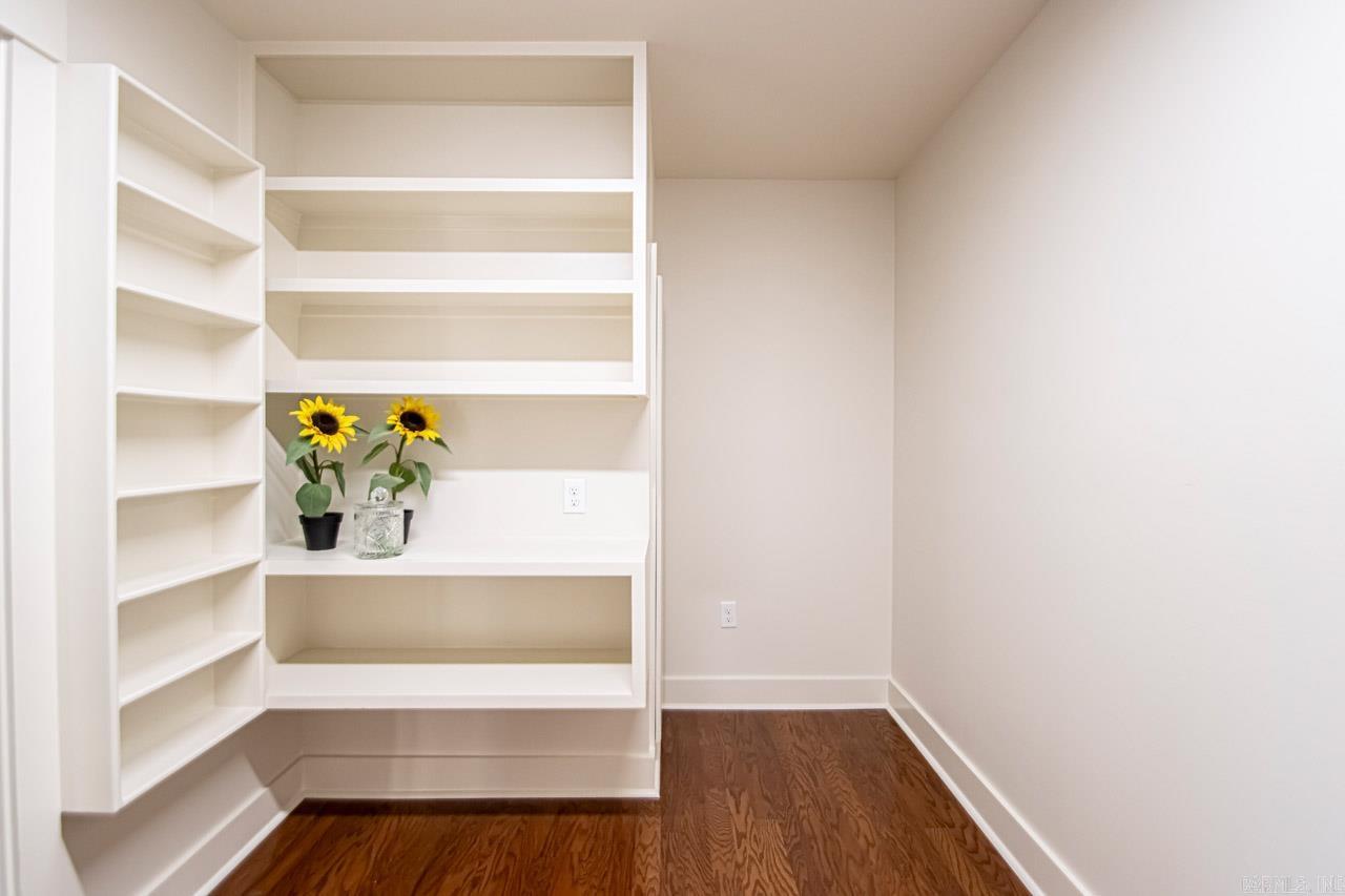 KINGWOOD PLACE - Residential