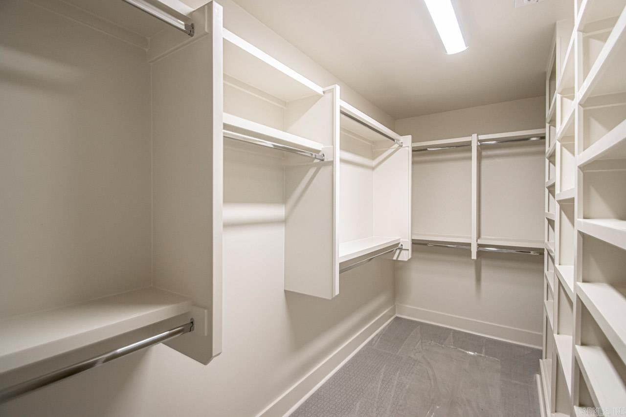 KINGWOOD PLACE - Residential